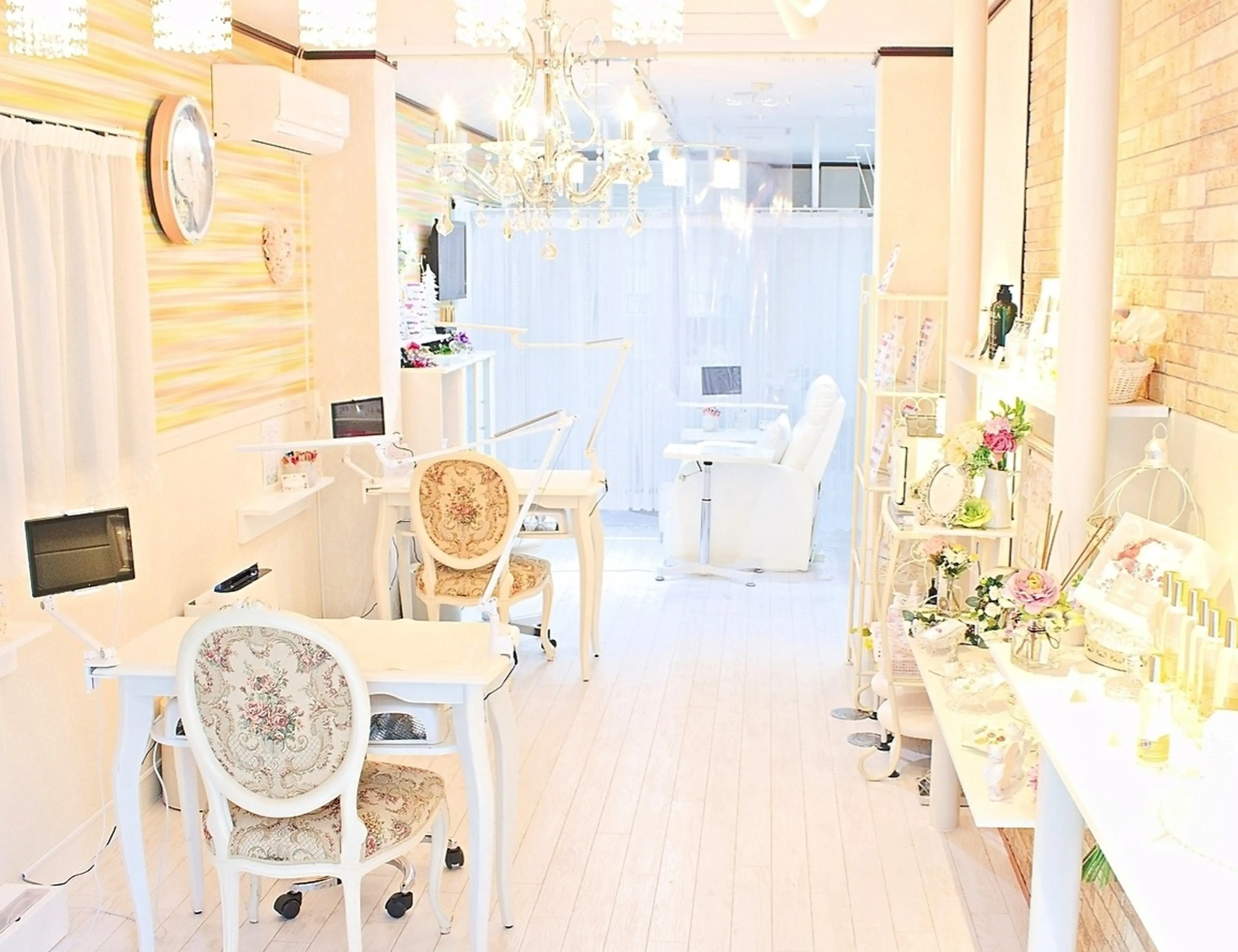 ネイルサロンアミーの内観・外観1