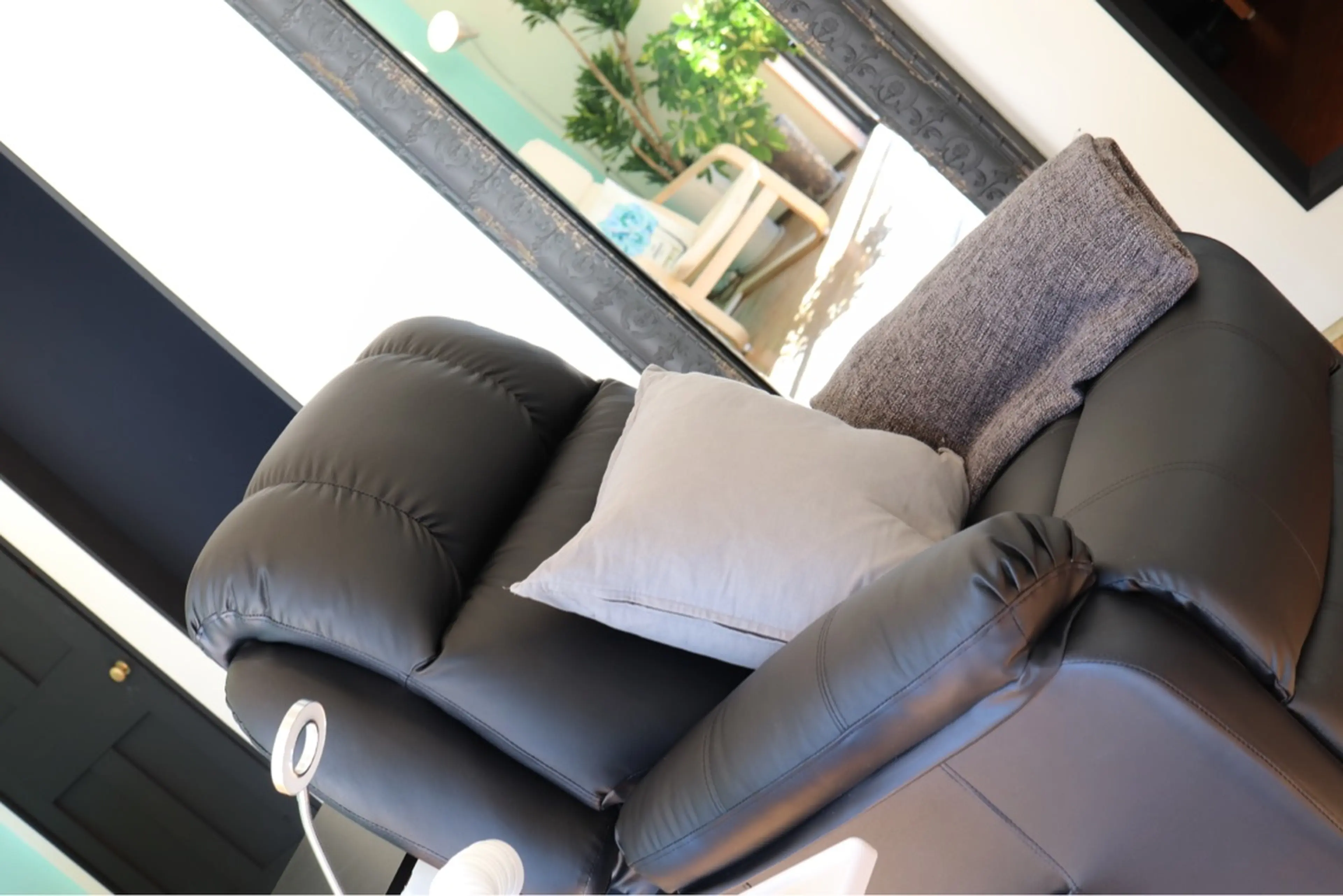 MINTの内観・外観2