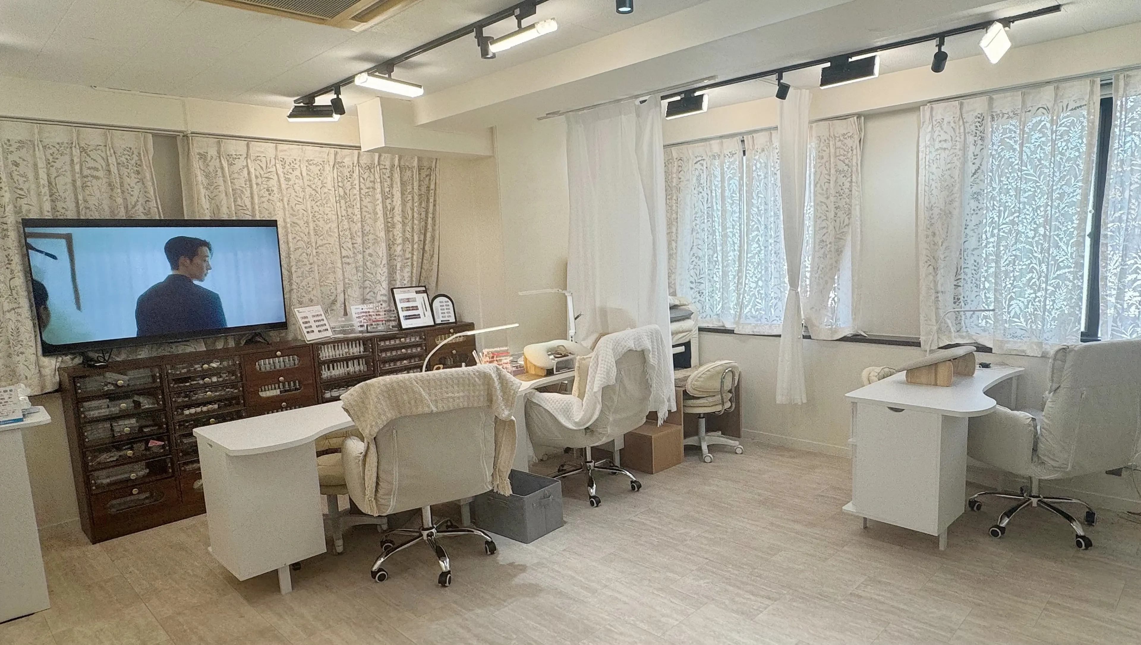 Lunar.Z nailの内観・外観1