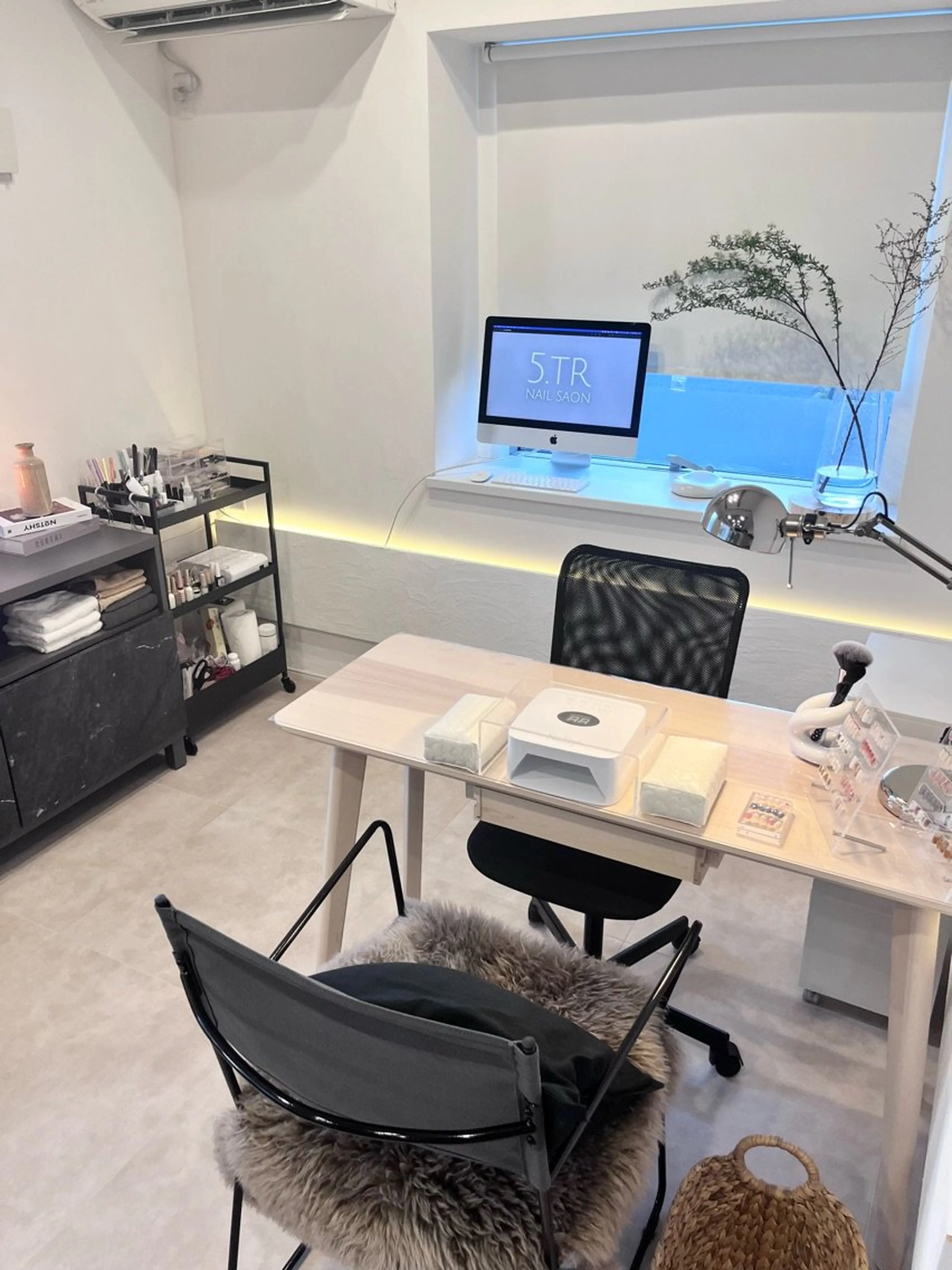 5.tr_nailの内観・外観3