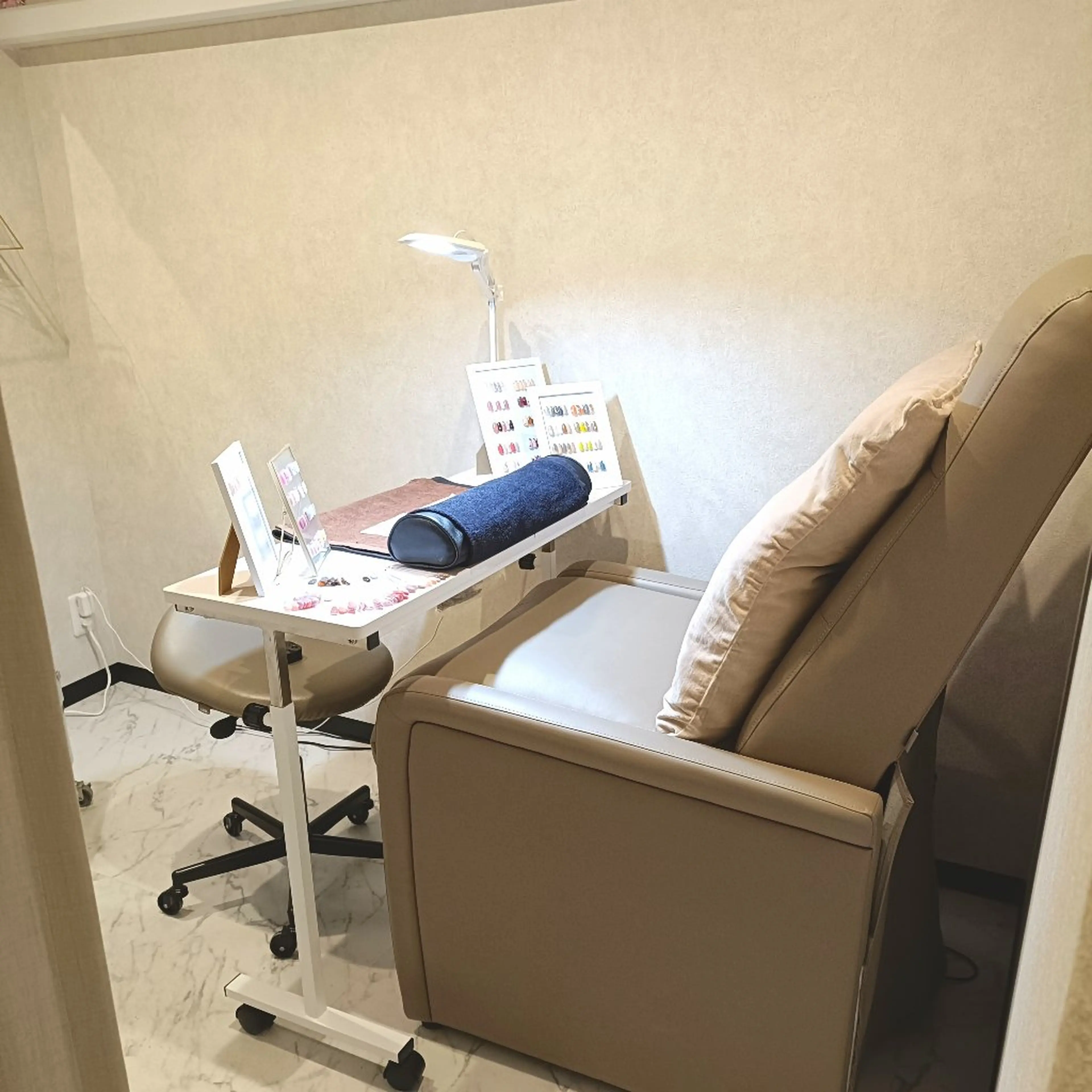 manie nailの内観・外観1