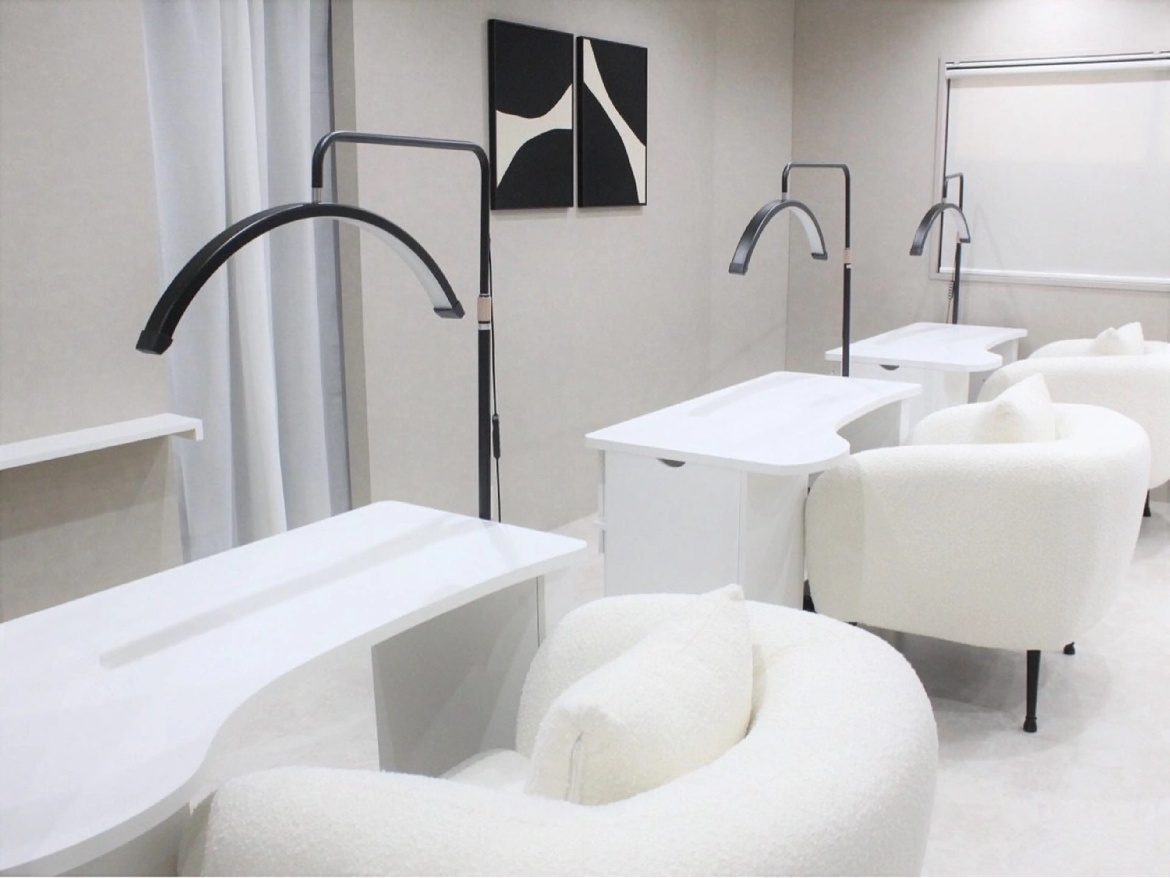 Nail salon  Cibelle 梅田茶屋町店の内観・外観1