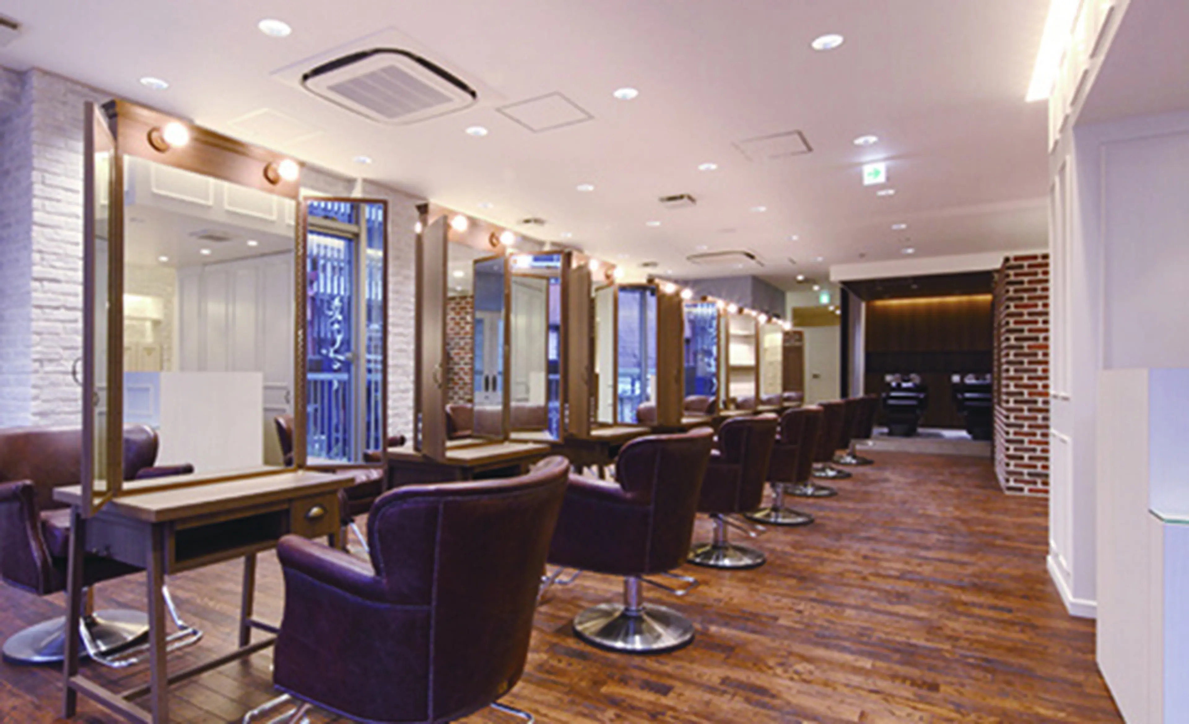 Hair salon RADnoel / Eye salon sylph茶屋町店の内観・外観1