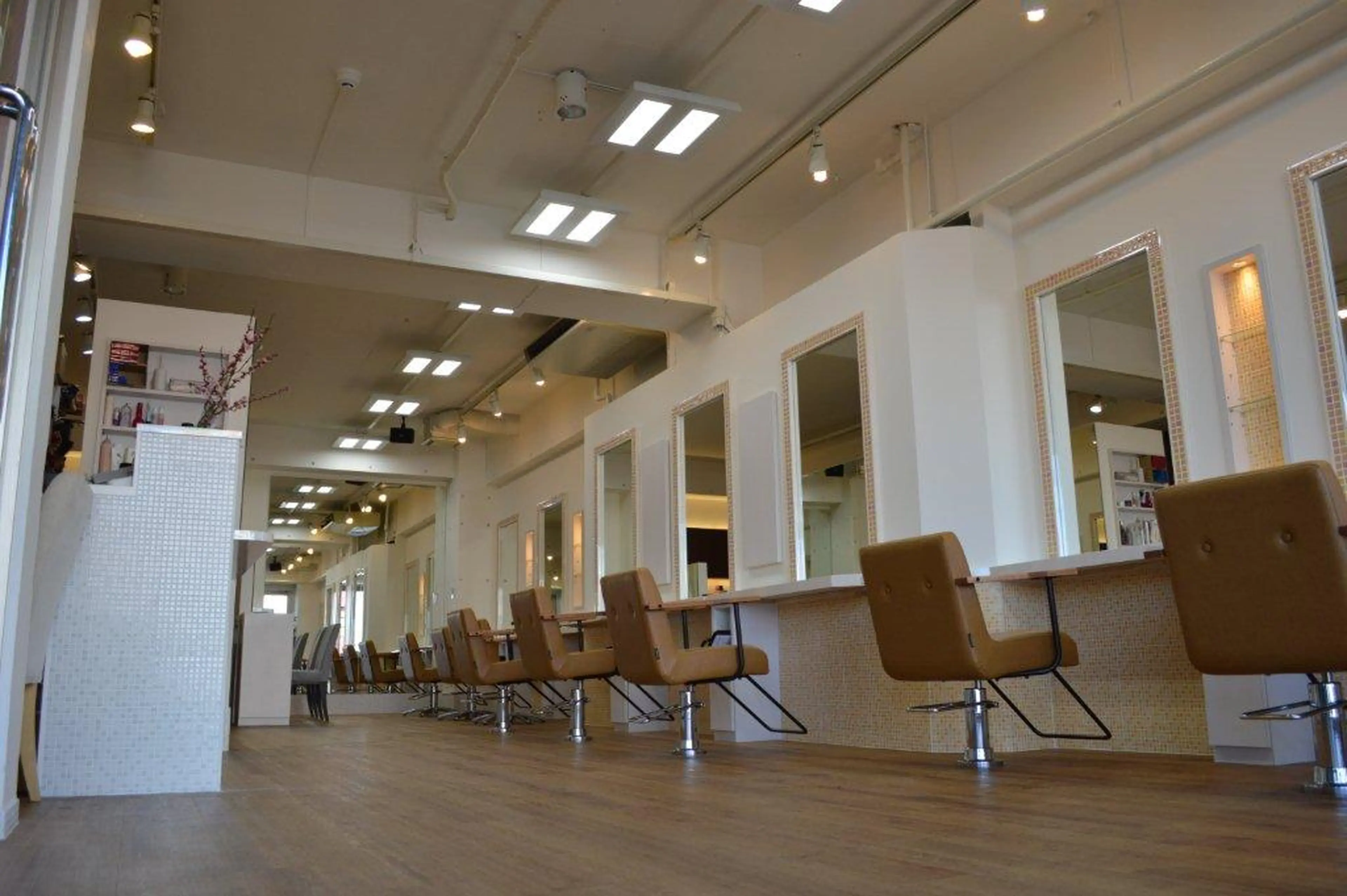 美容室KAMI-YUの内観・外観1