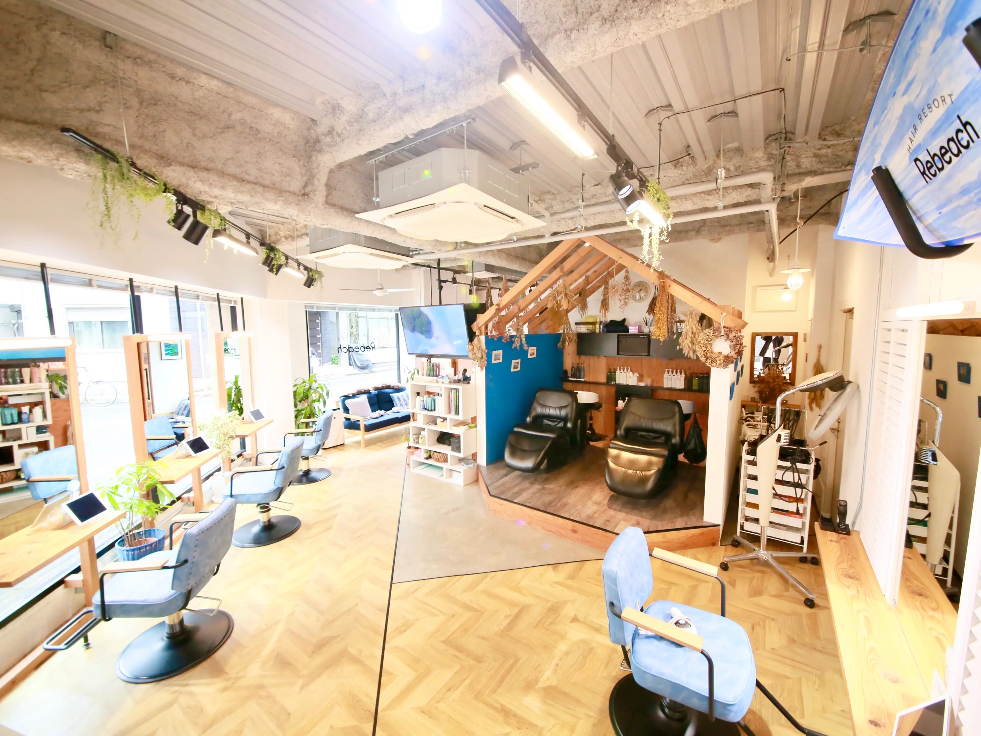 HAIR RESORT Rebeachの内観・外観2