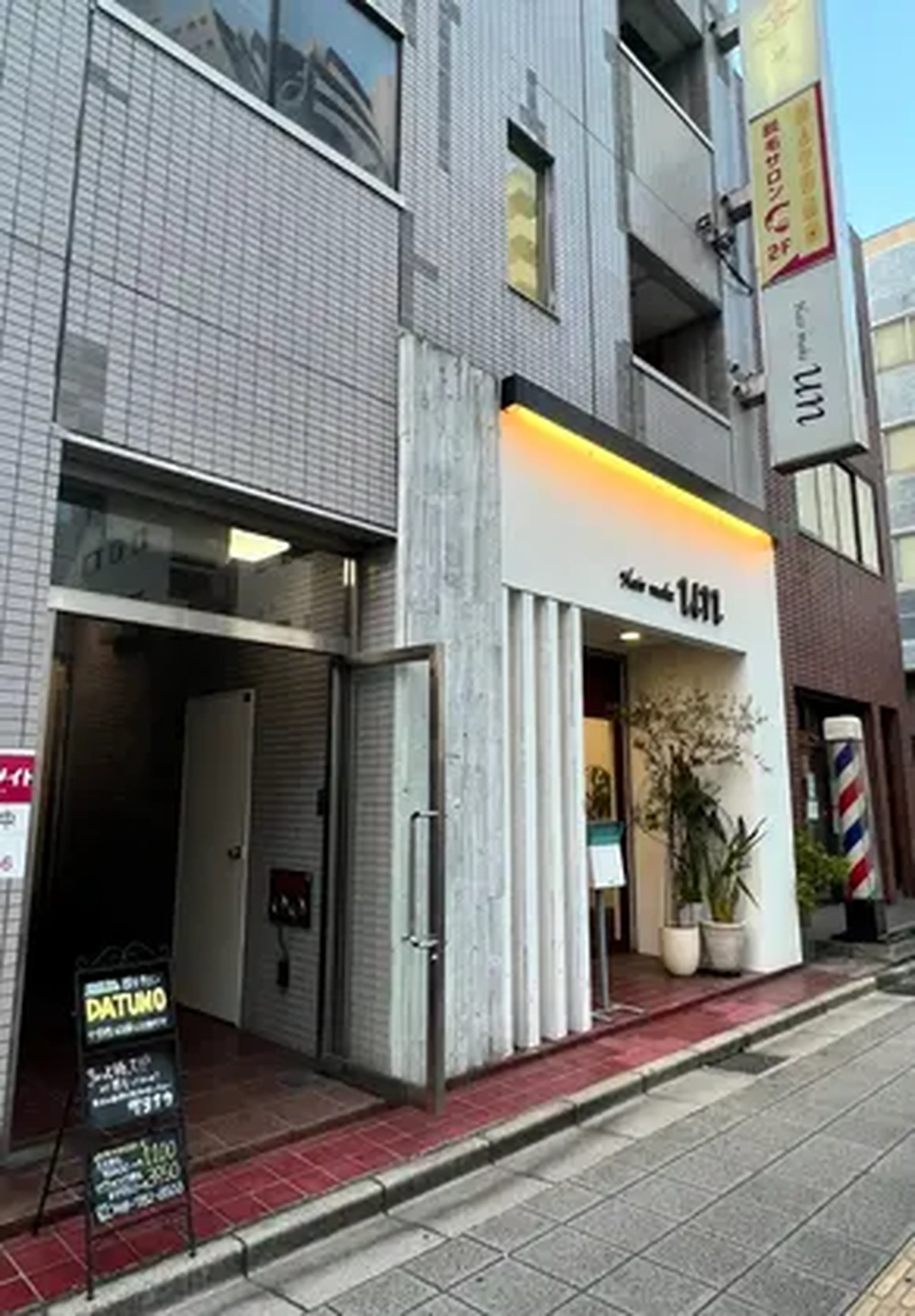 ヘアメイクアンbyアンブリーチの内観・外観3