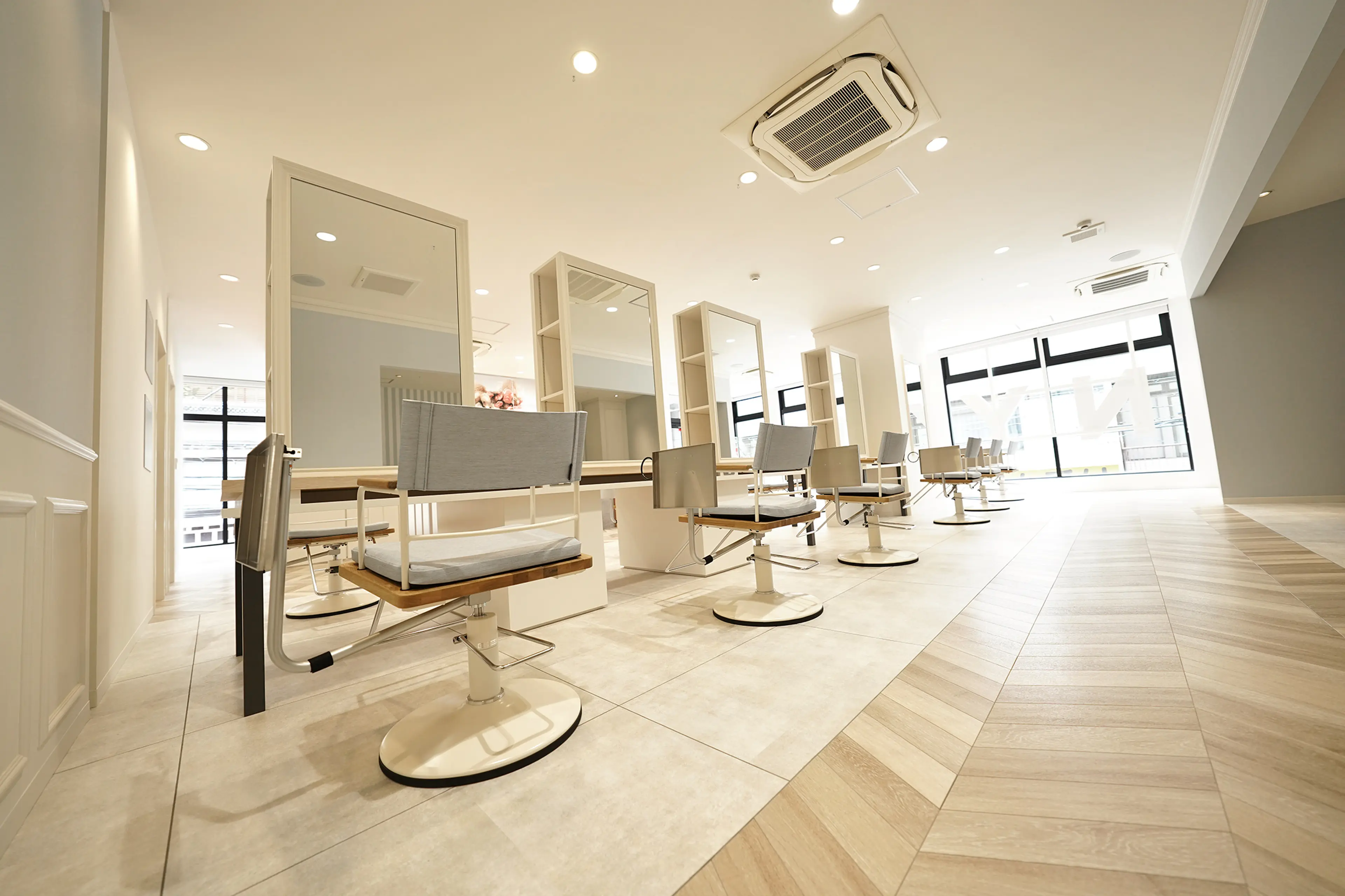 NYNY 阪急高槻店の内観・外観3