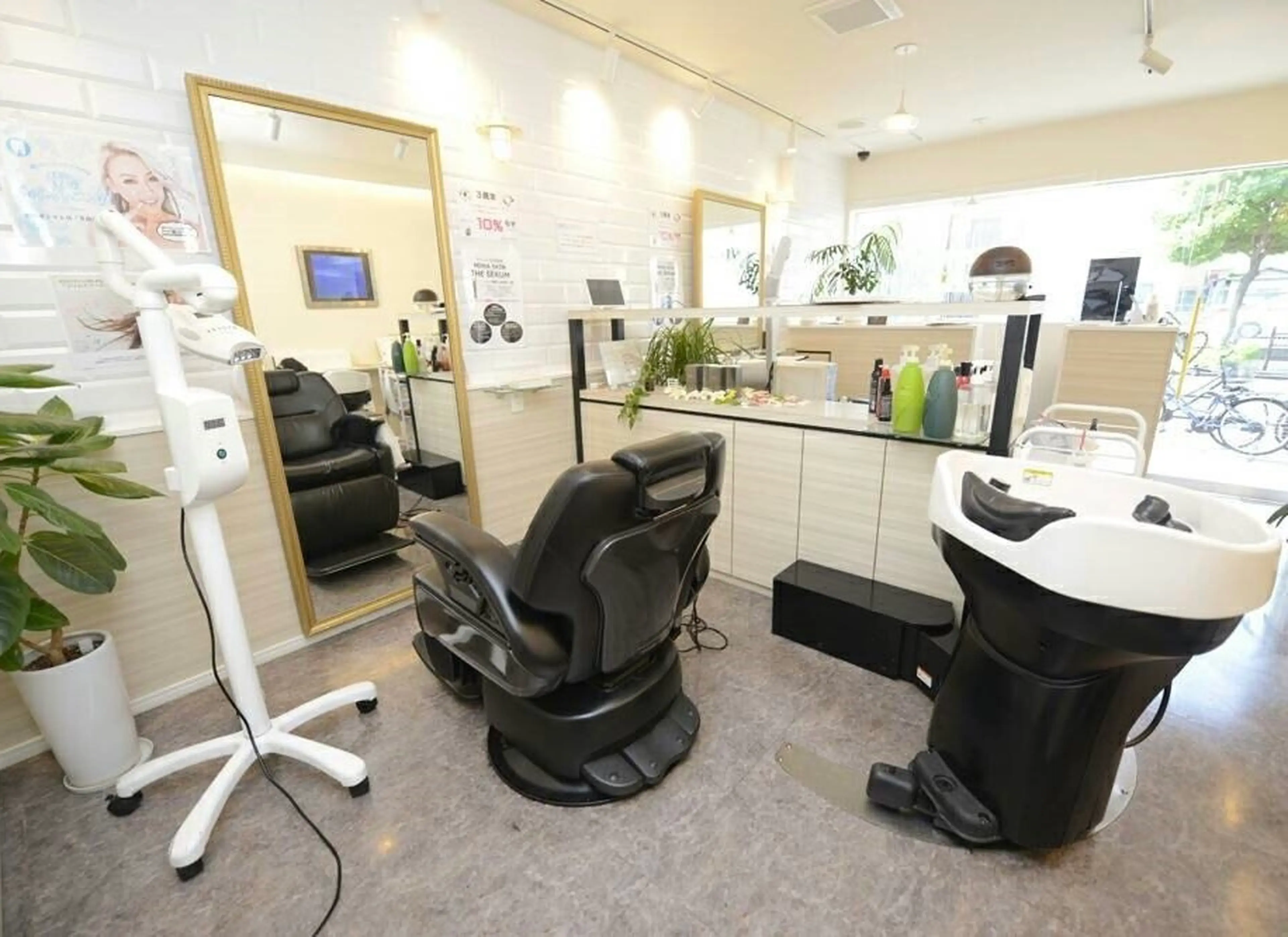 medical hair RoLOの内観・外観1