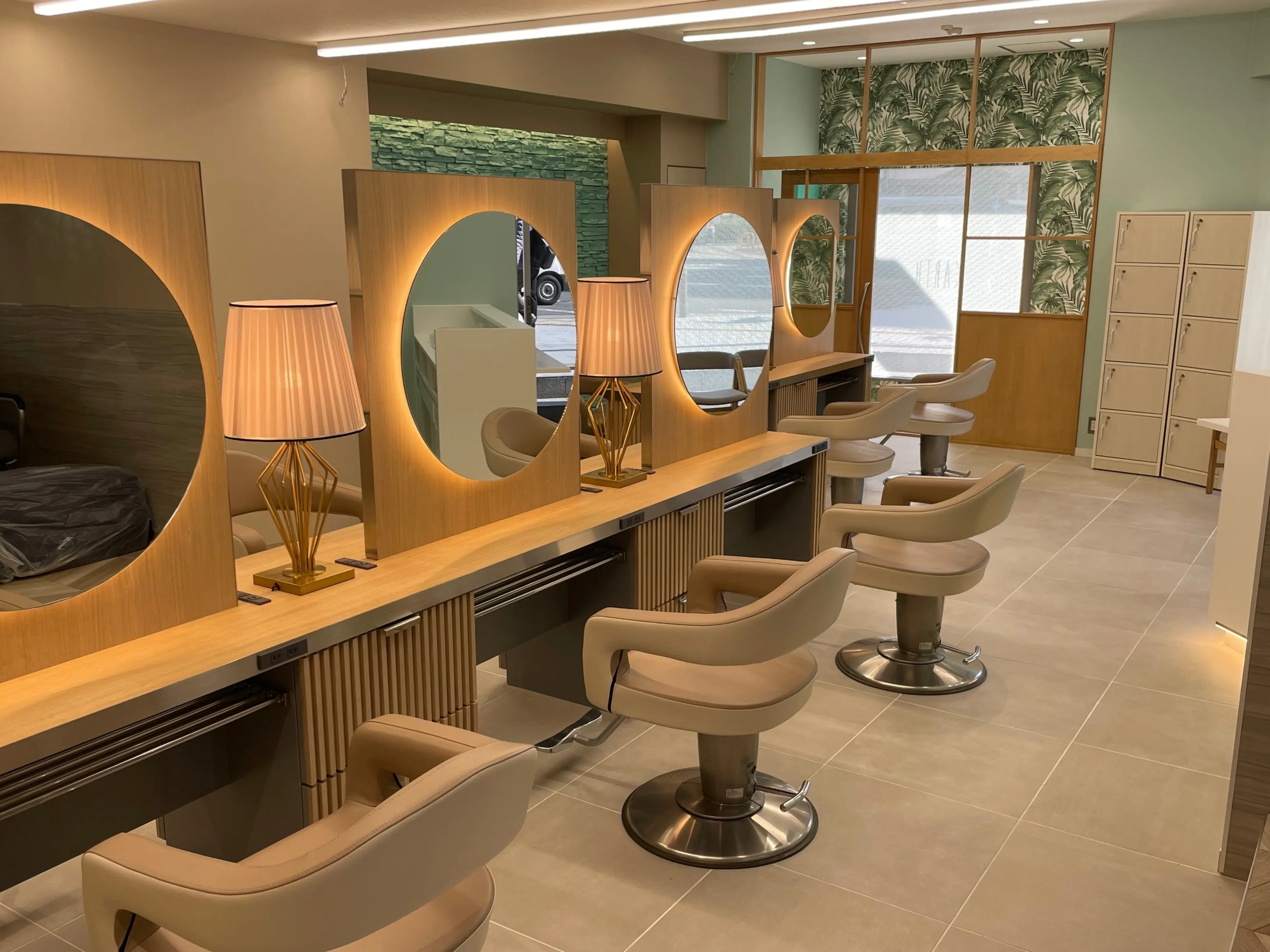 HAIR&MAKE EARTH上本町店の内観・外観2