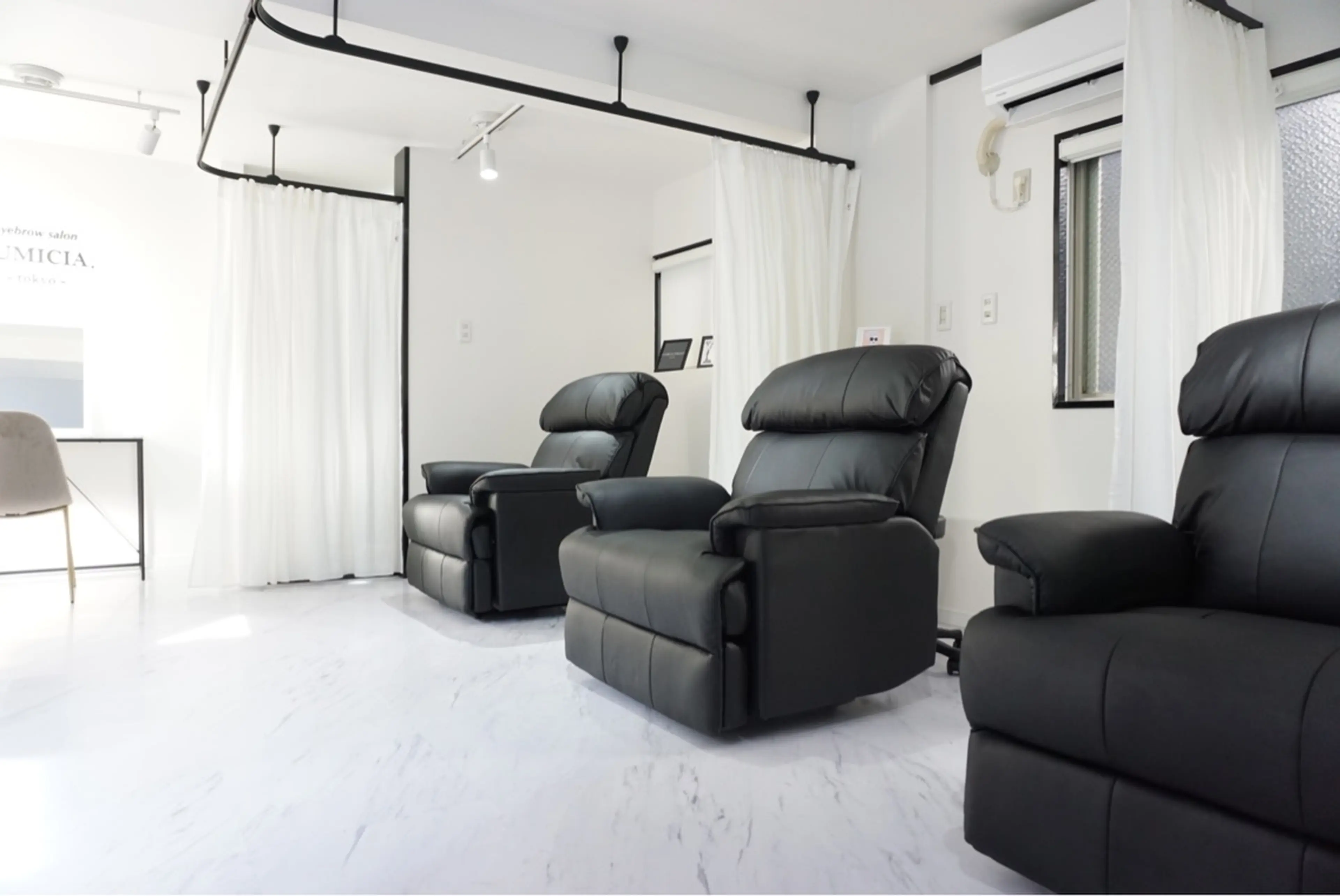 アイブロウサロン LUMICIA. -TOKYO- 福岡天神店【眉毛専門店】の内観・外観2