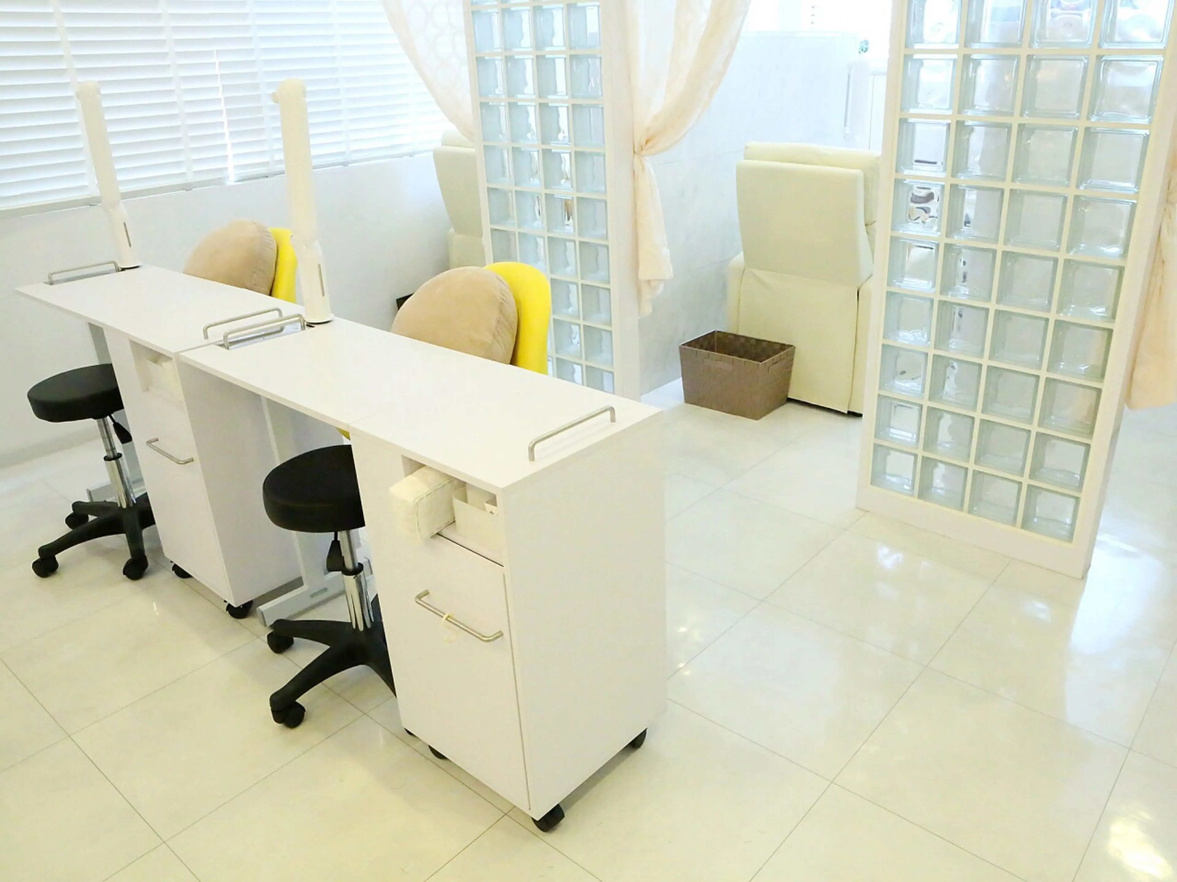 ロンズネイルの内観・外観1