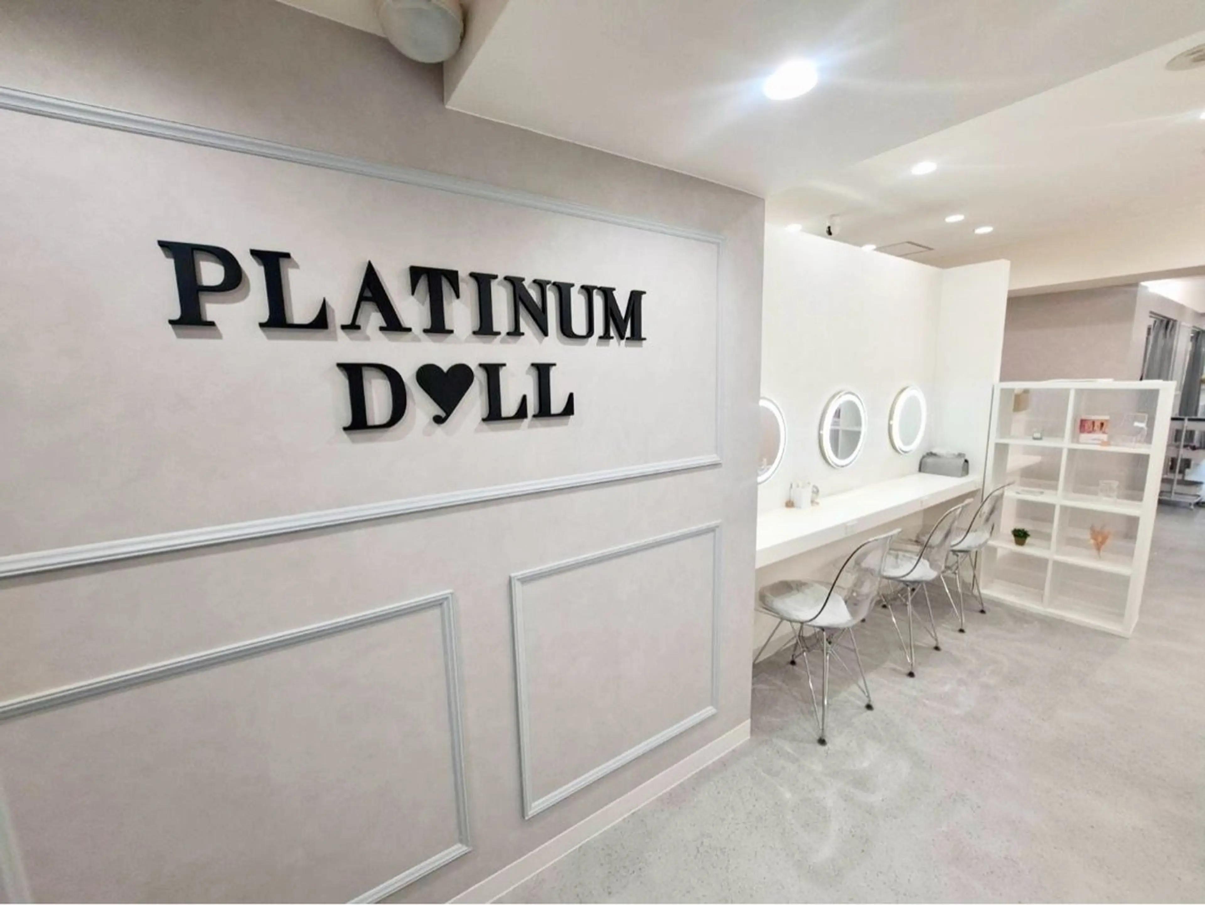 PLATINUM DOLL 栄店の内観・外観2