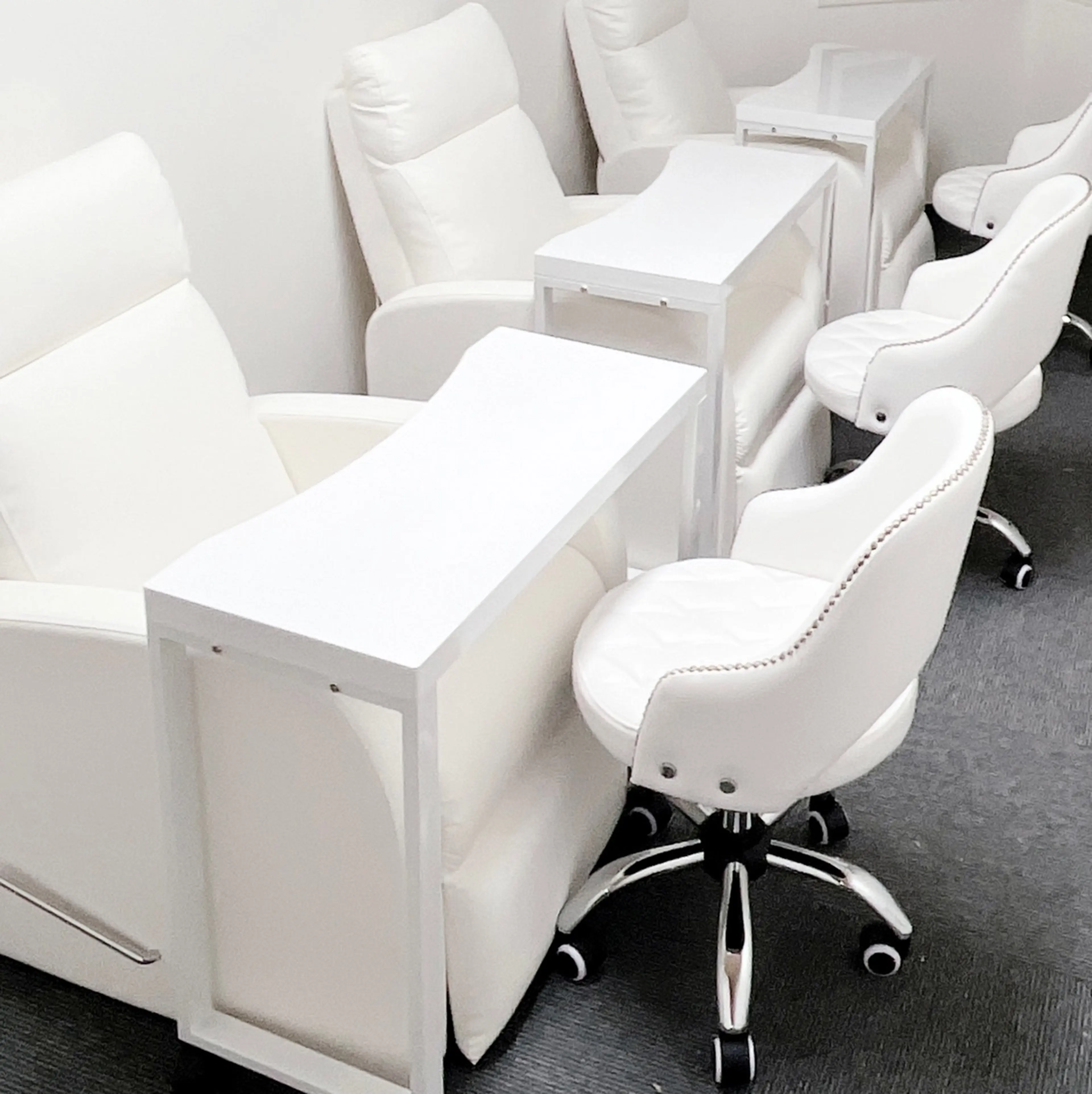 R's  Nailの内観・外観1