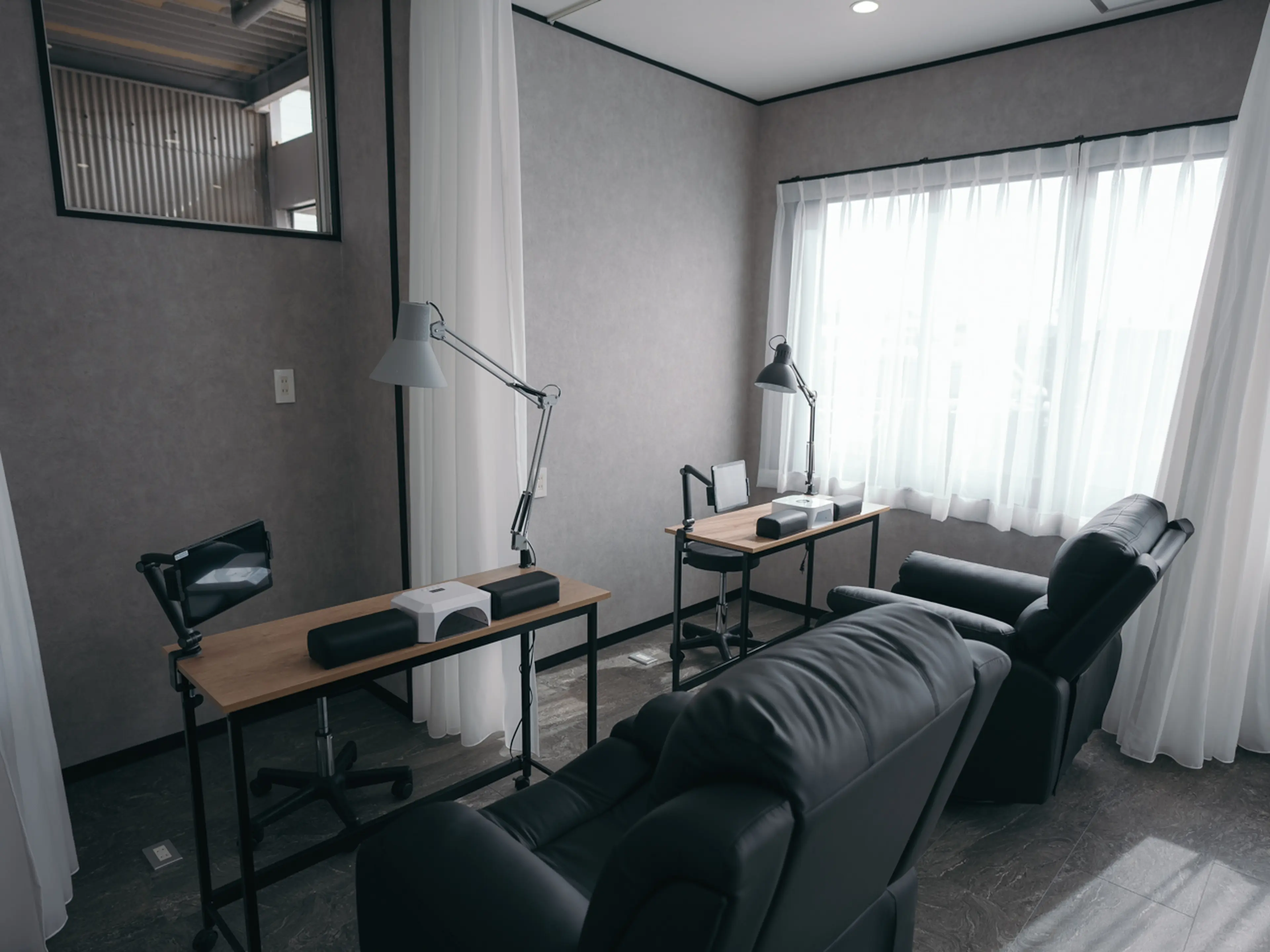 LIBERONT nailの内観・外観1