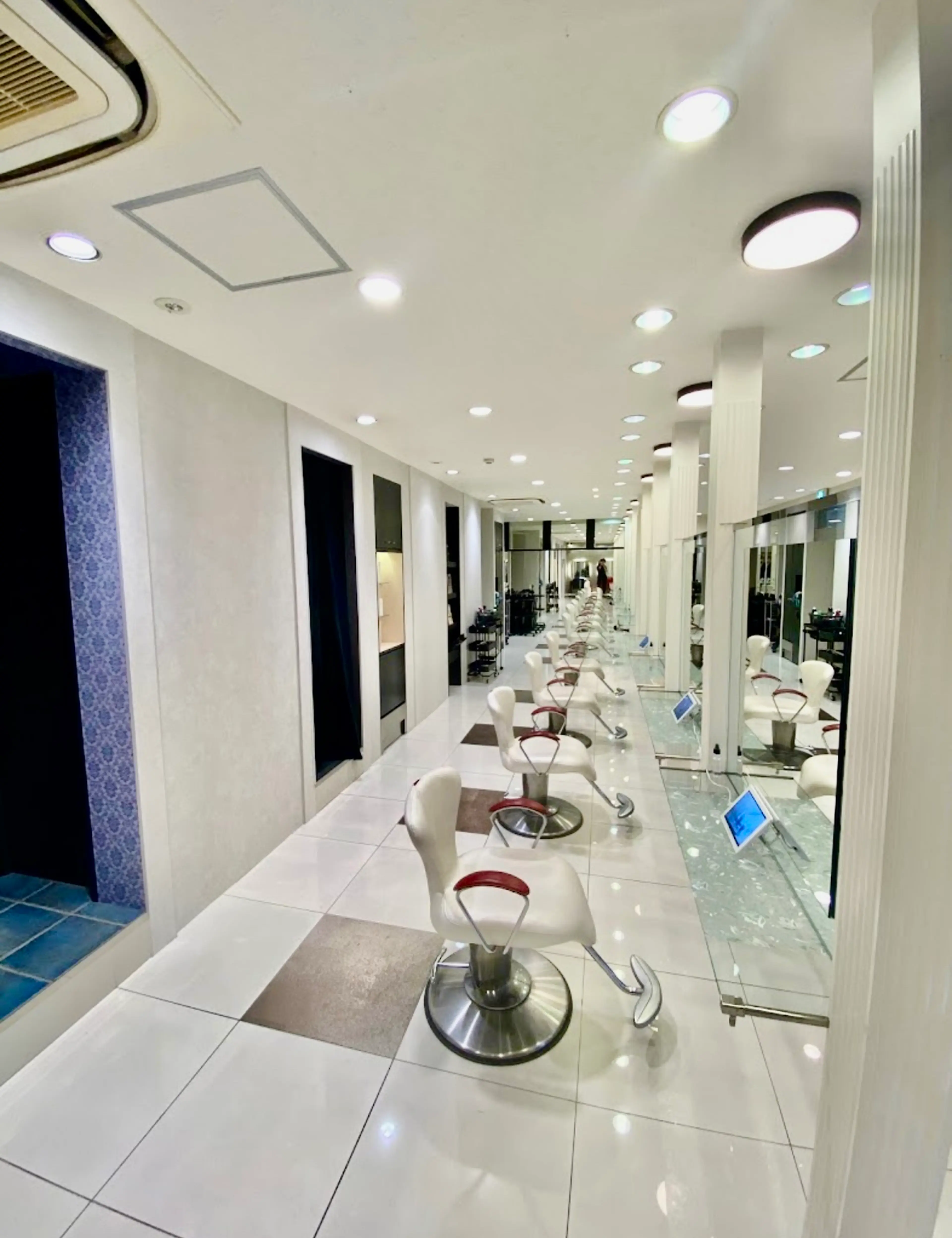 hair & make EARTHの内観・外観3