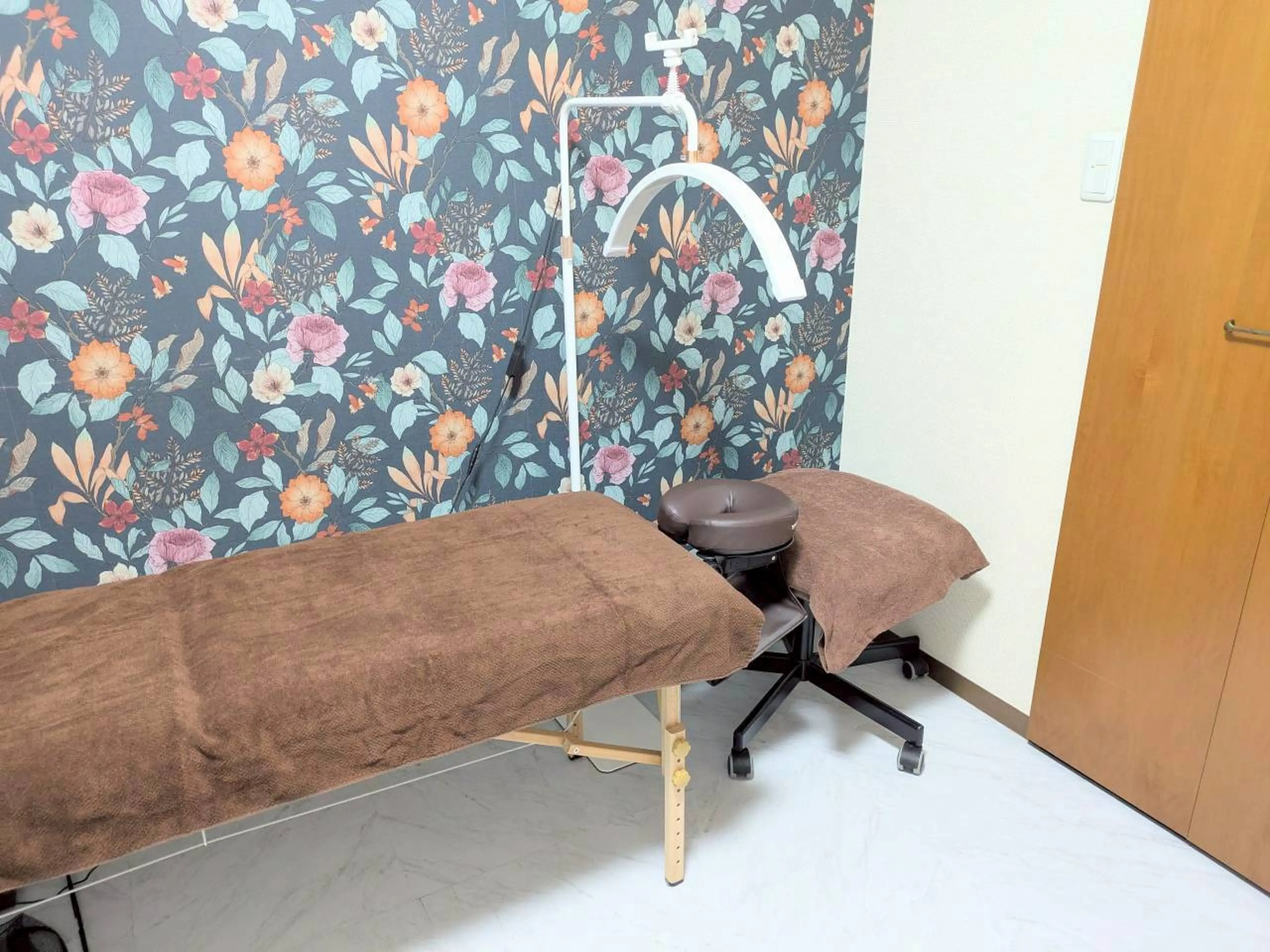 メンズWAXサロン　TINYの内観・外観2