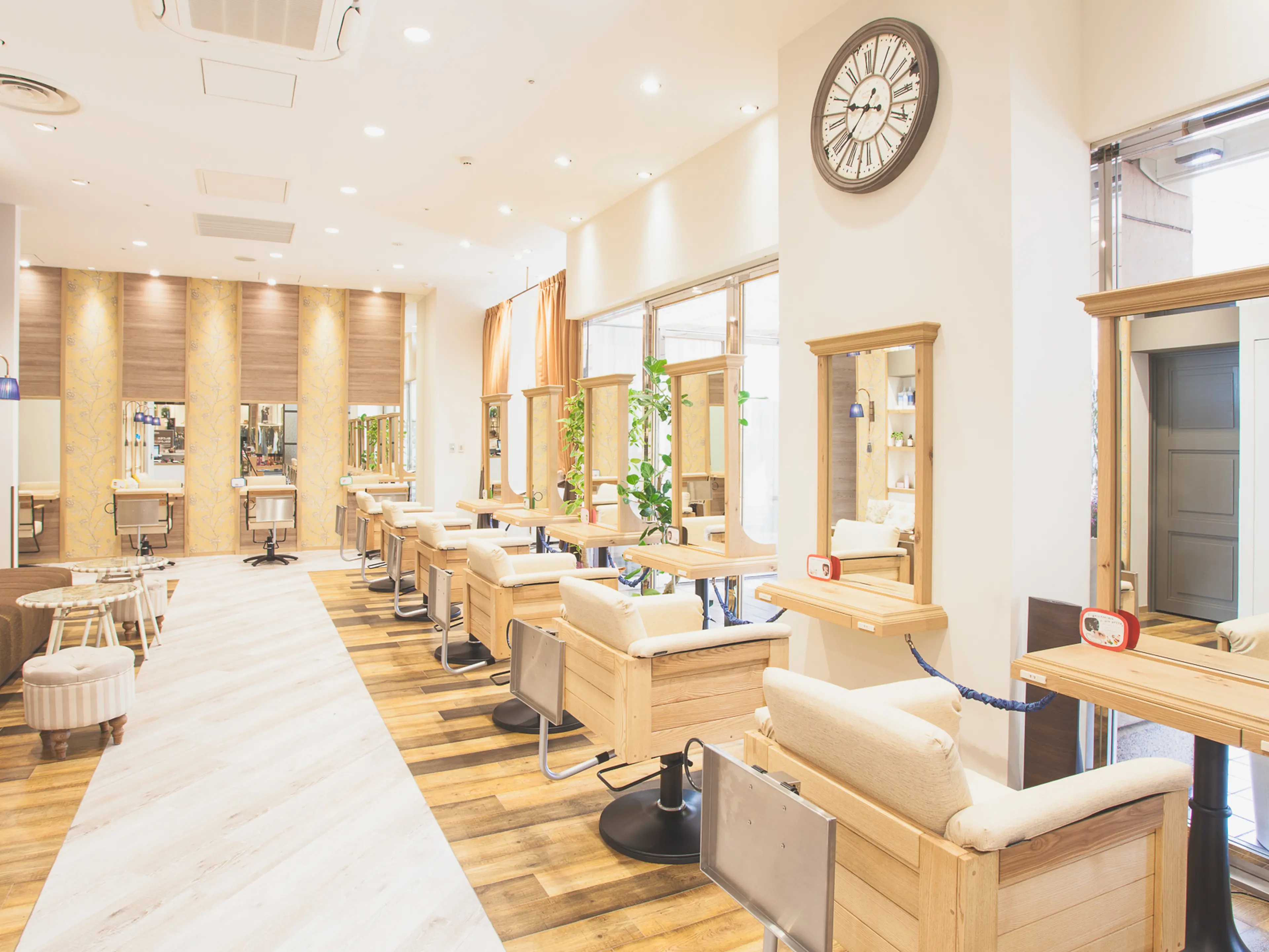 Figaro AVEDAの内観・外観2