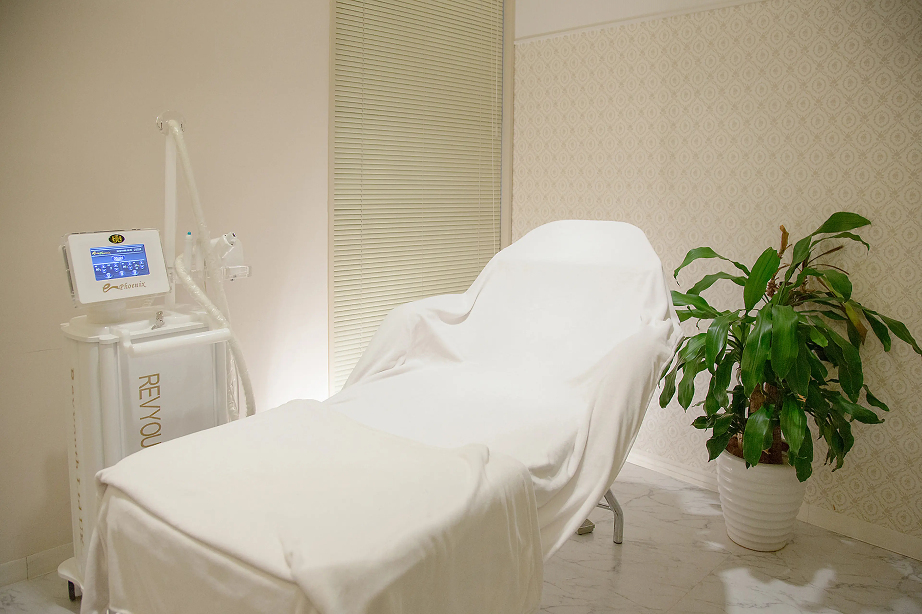 エヴァーグレース川崎店の内観・外観1