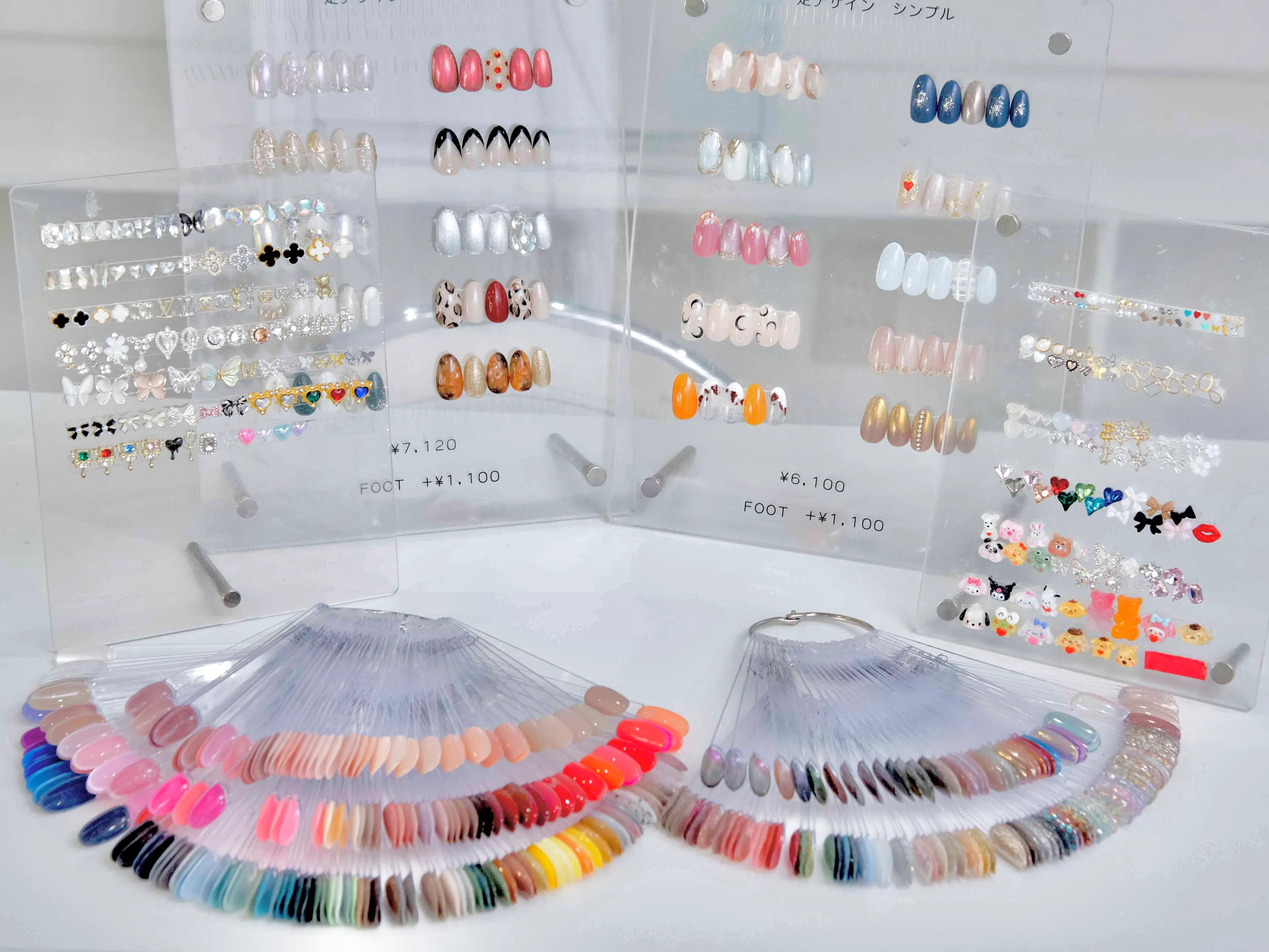 nail&eyelash salon  NANAの内観・外観1