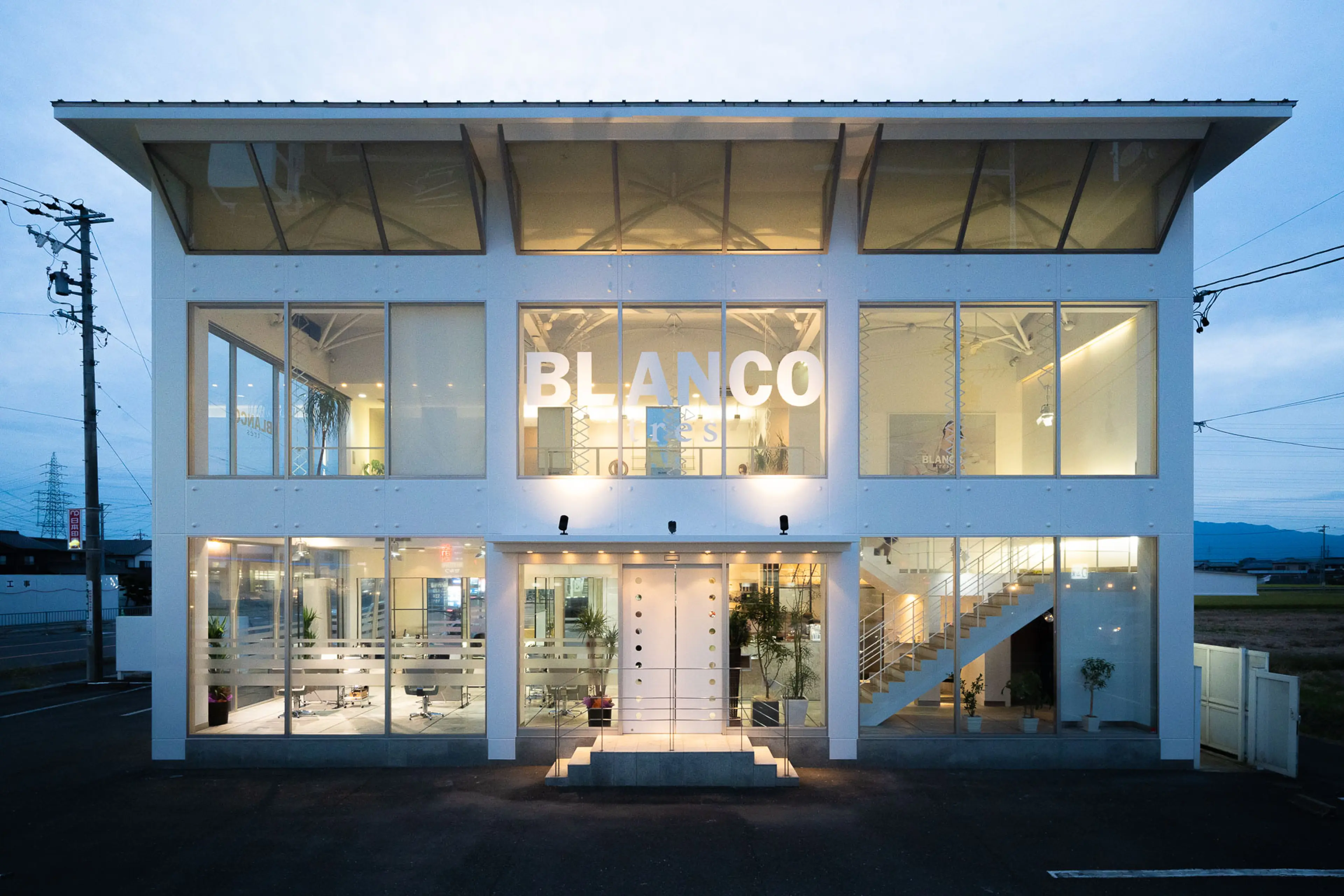 BLANCO tres 本巣の内観・外観1