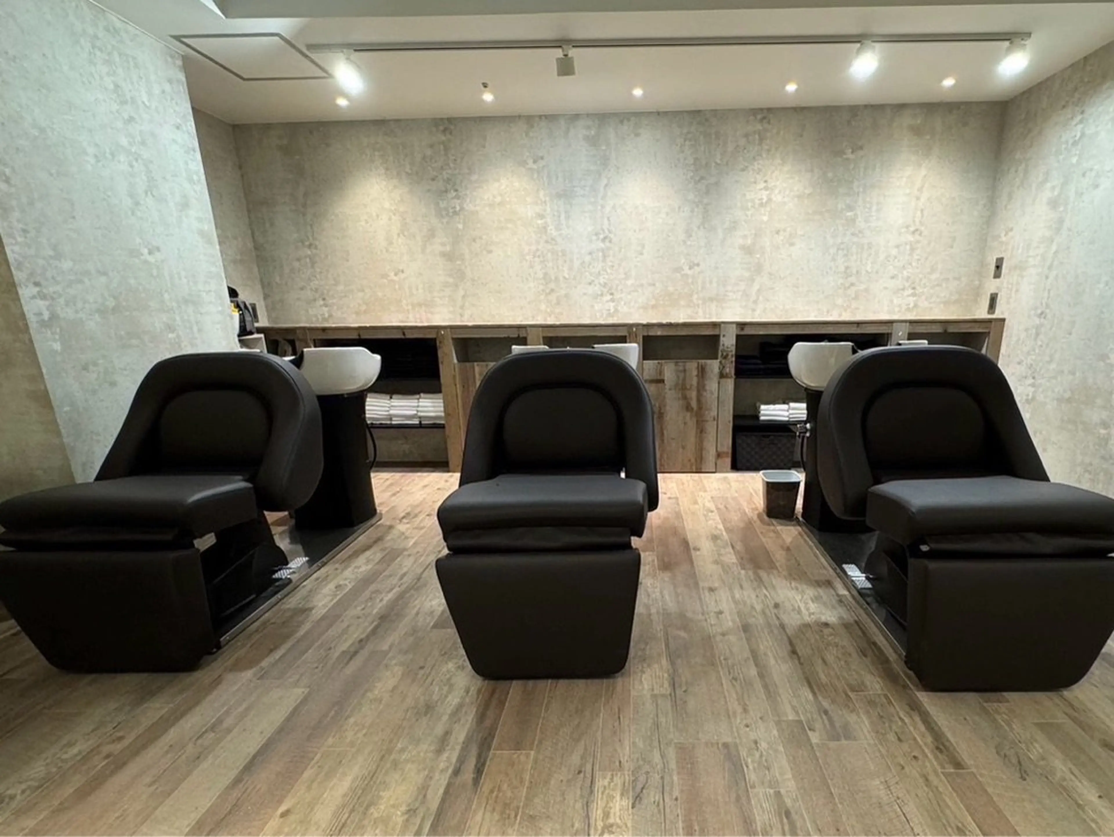 デザインカラー&髪質改善 Special OSAKA 難波店の内観・外観2