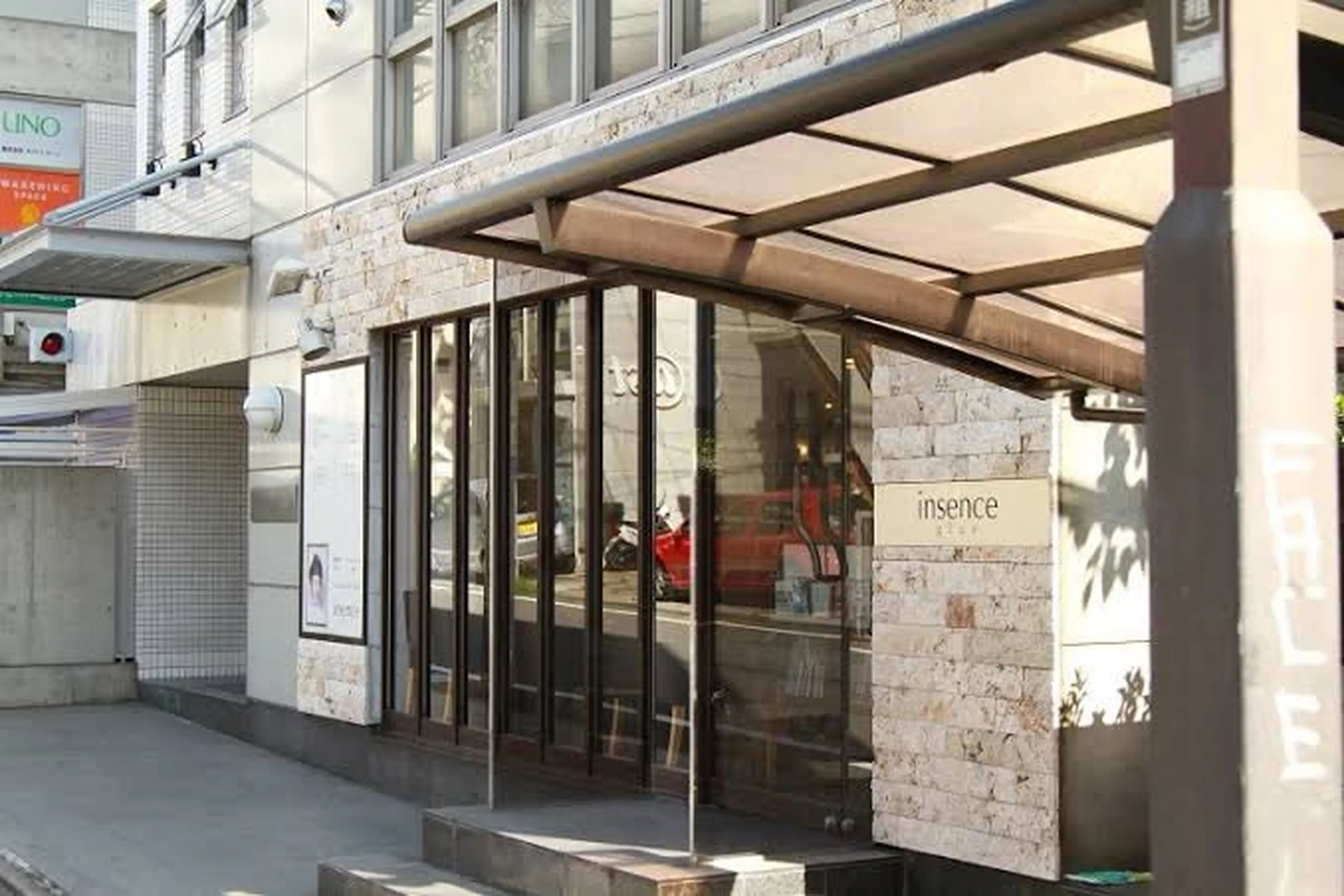 insence glueの内観・外観1