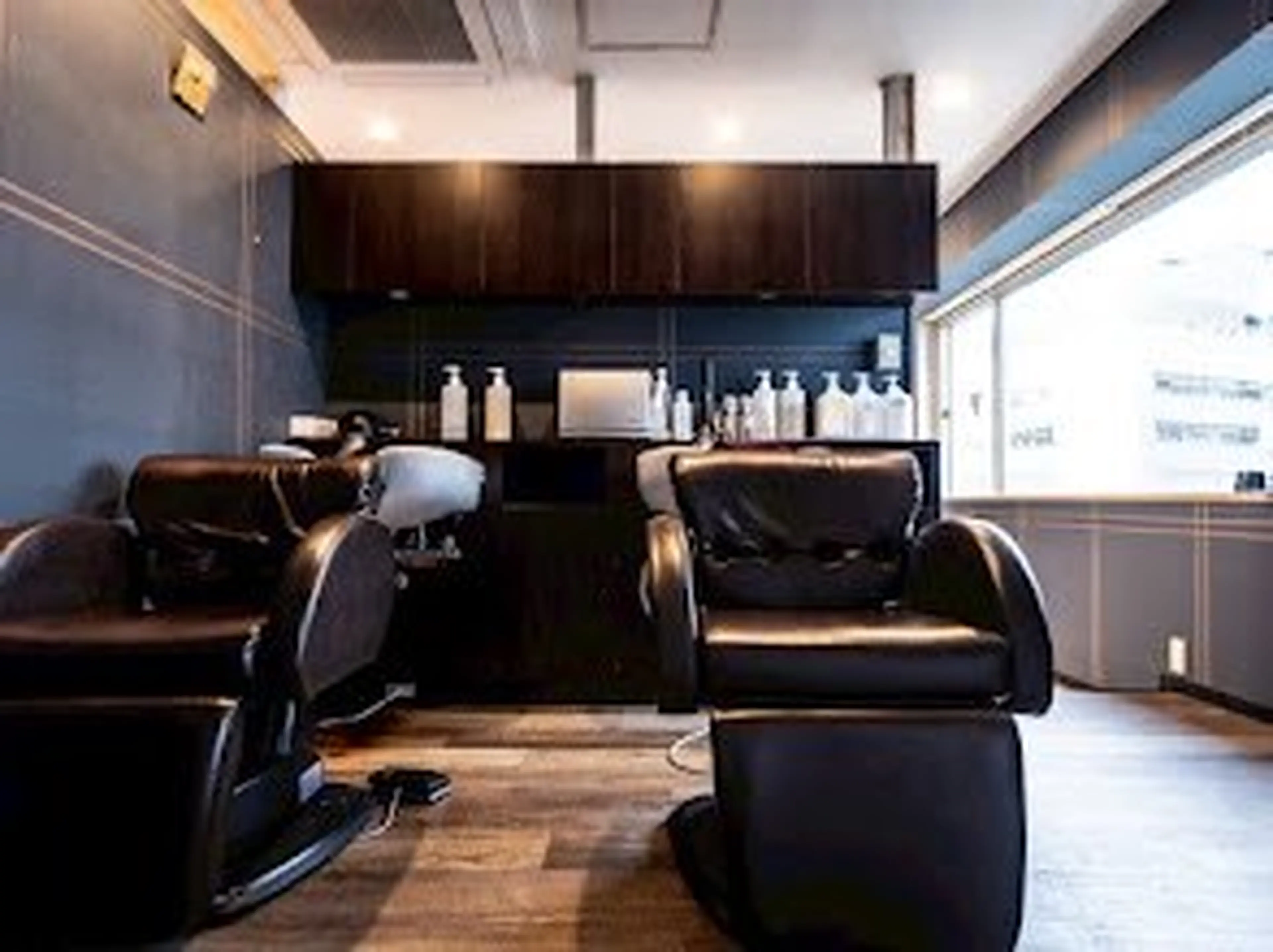 髪質改善トリートメント&ケアカラー MRN.新宿西口の内観・外観2