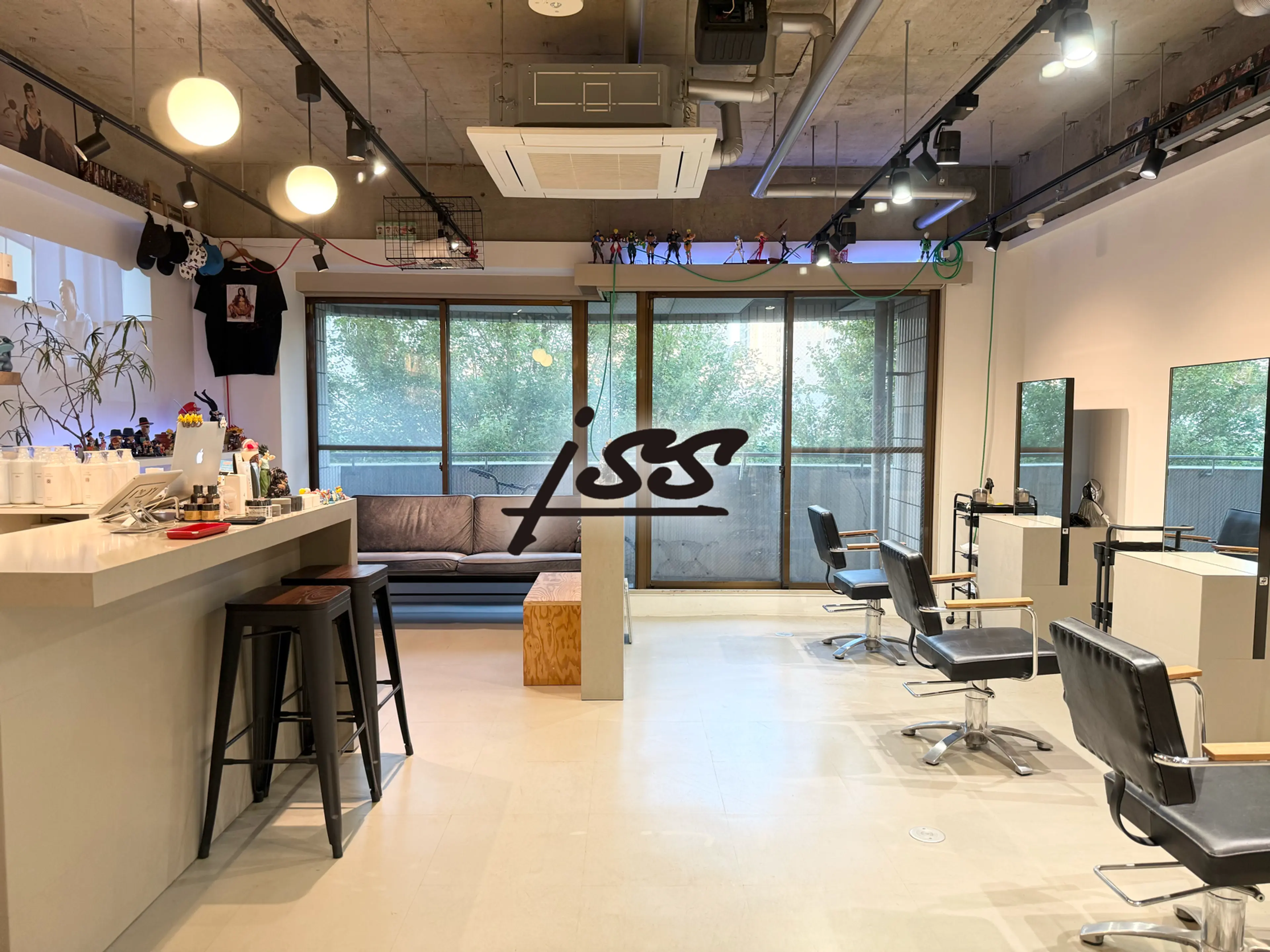 issの内観・外観1