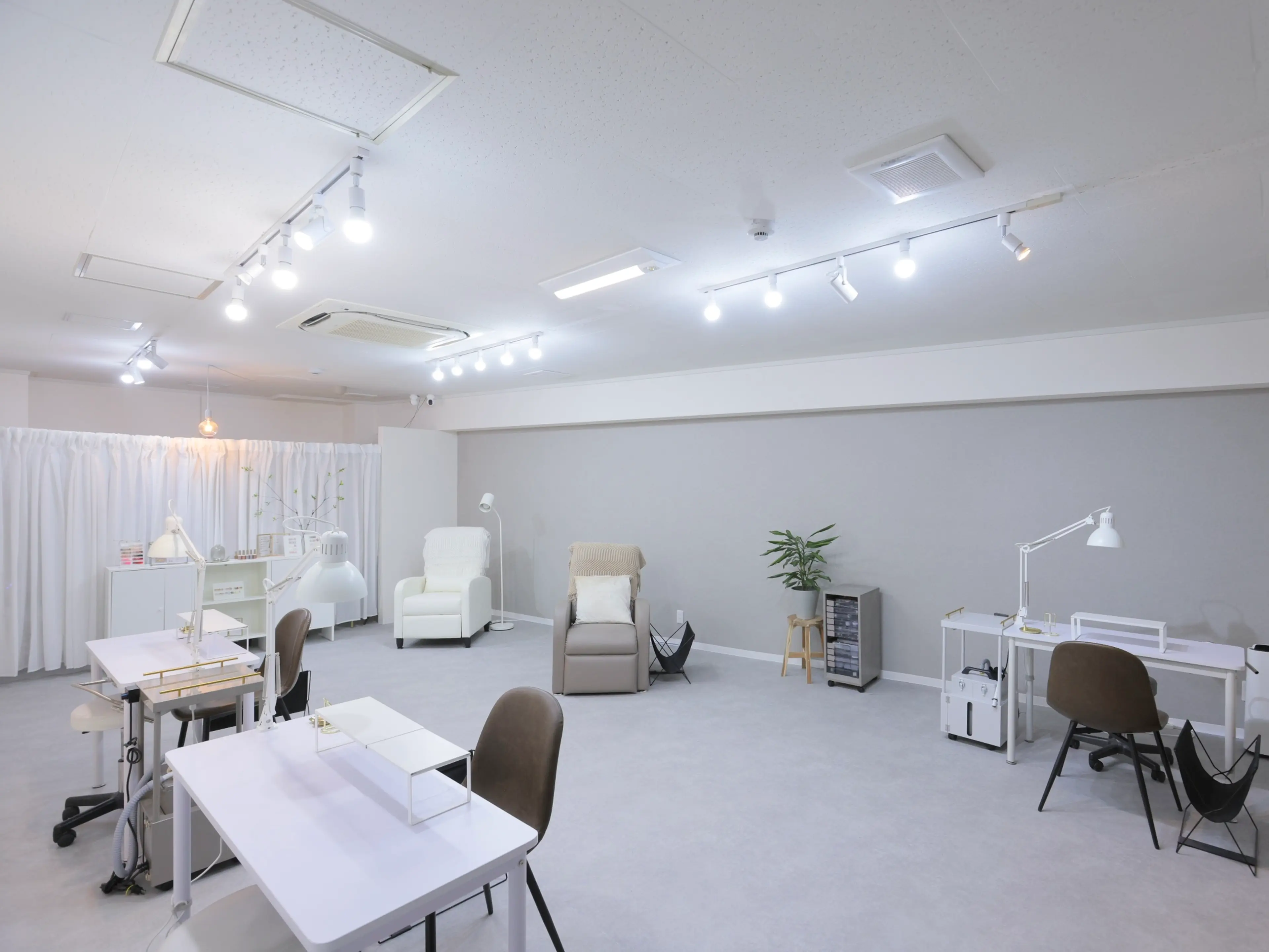nail salon Penailsの内観・外観1
