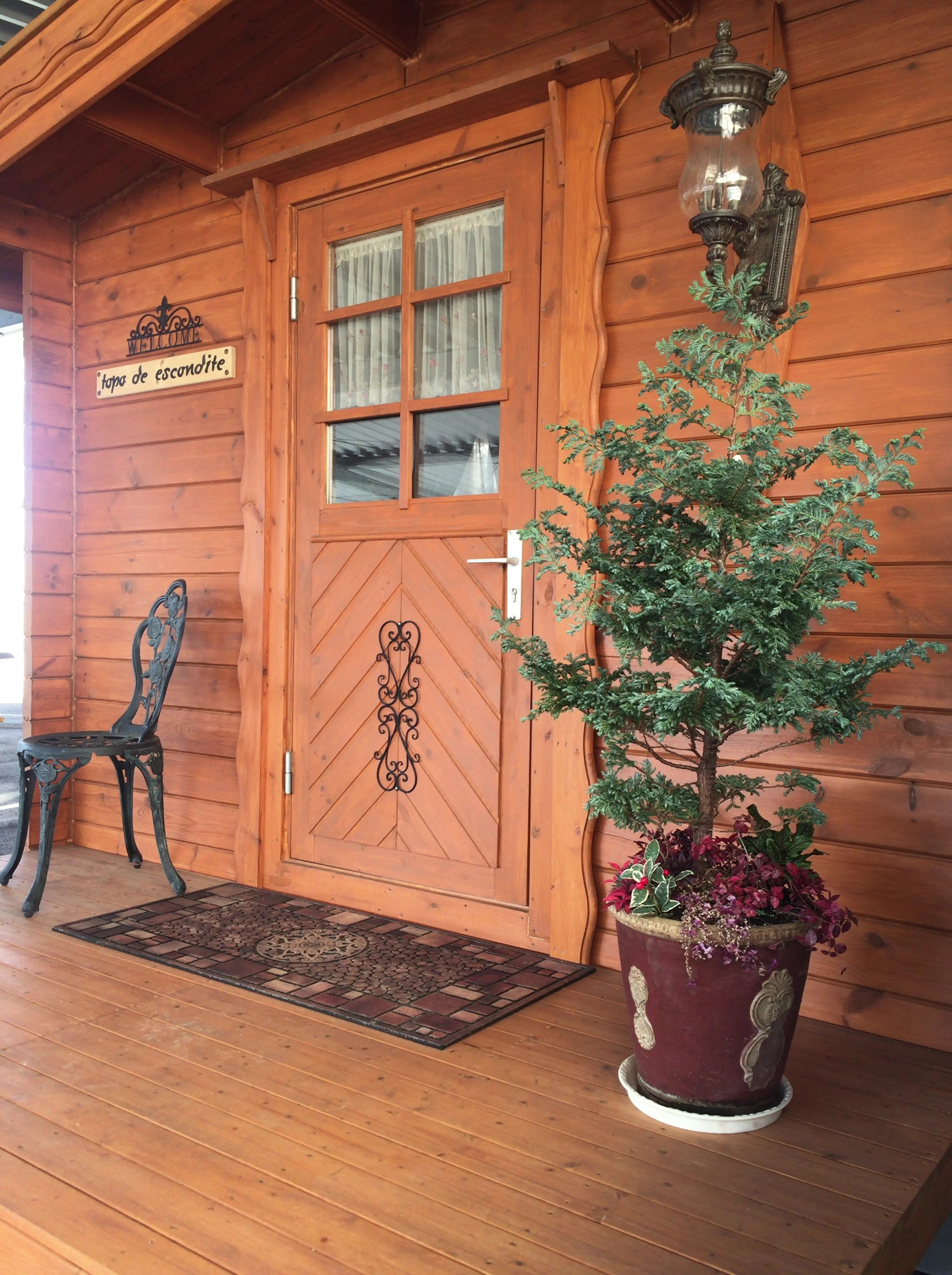 リラクゼーションサロン topo de esconditeの内観・外観1