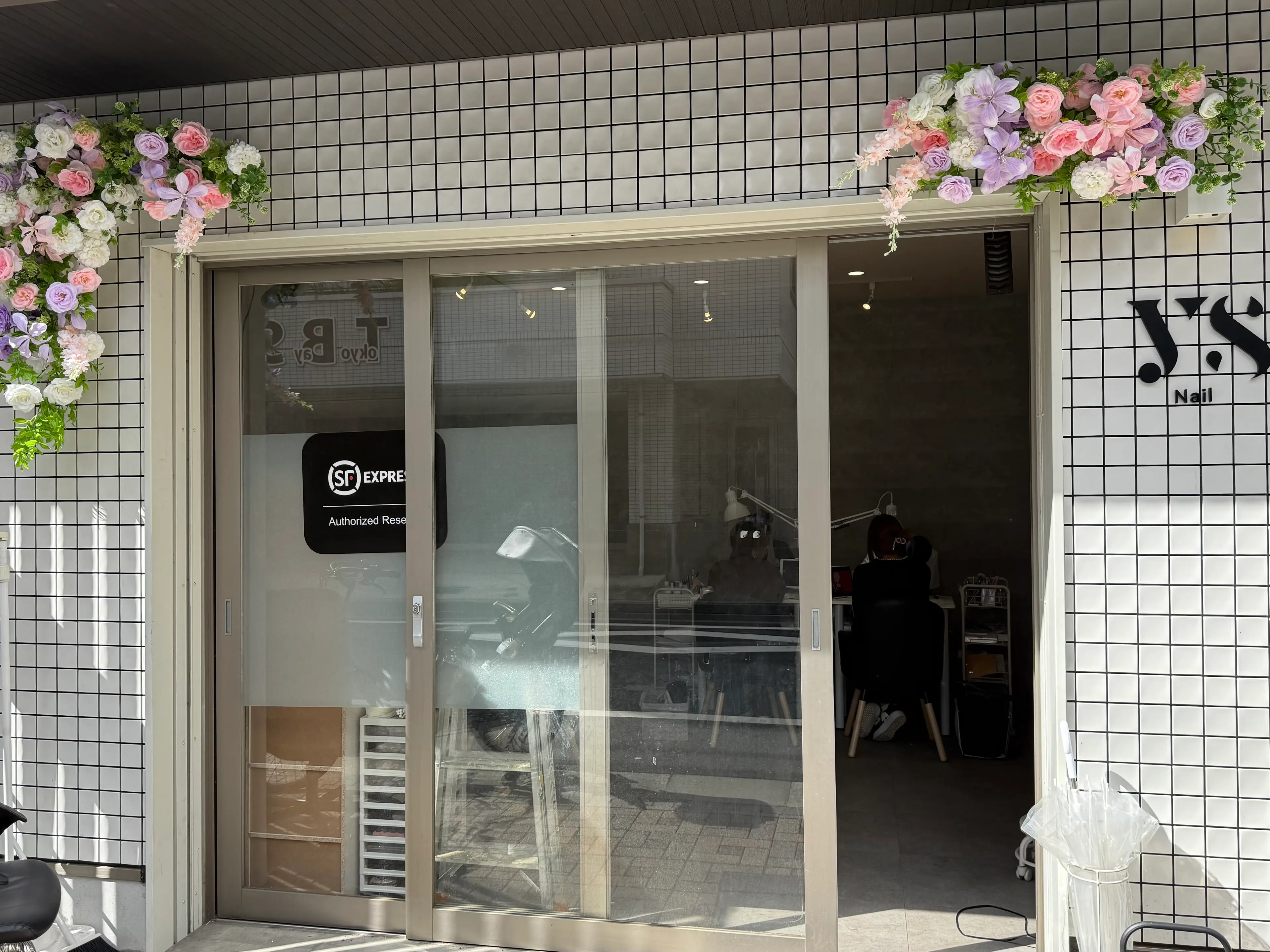 YS nailの内観・外観1