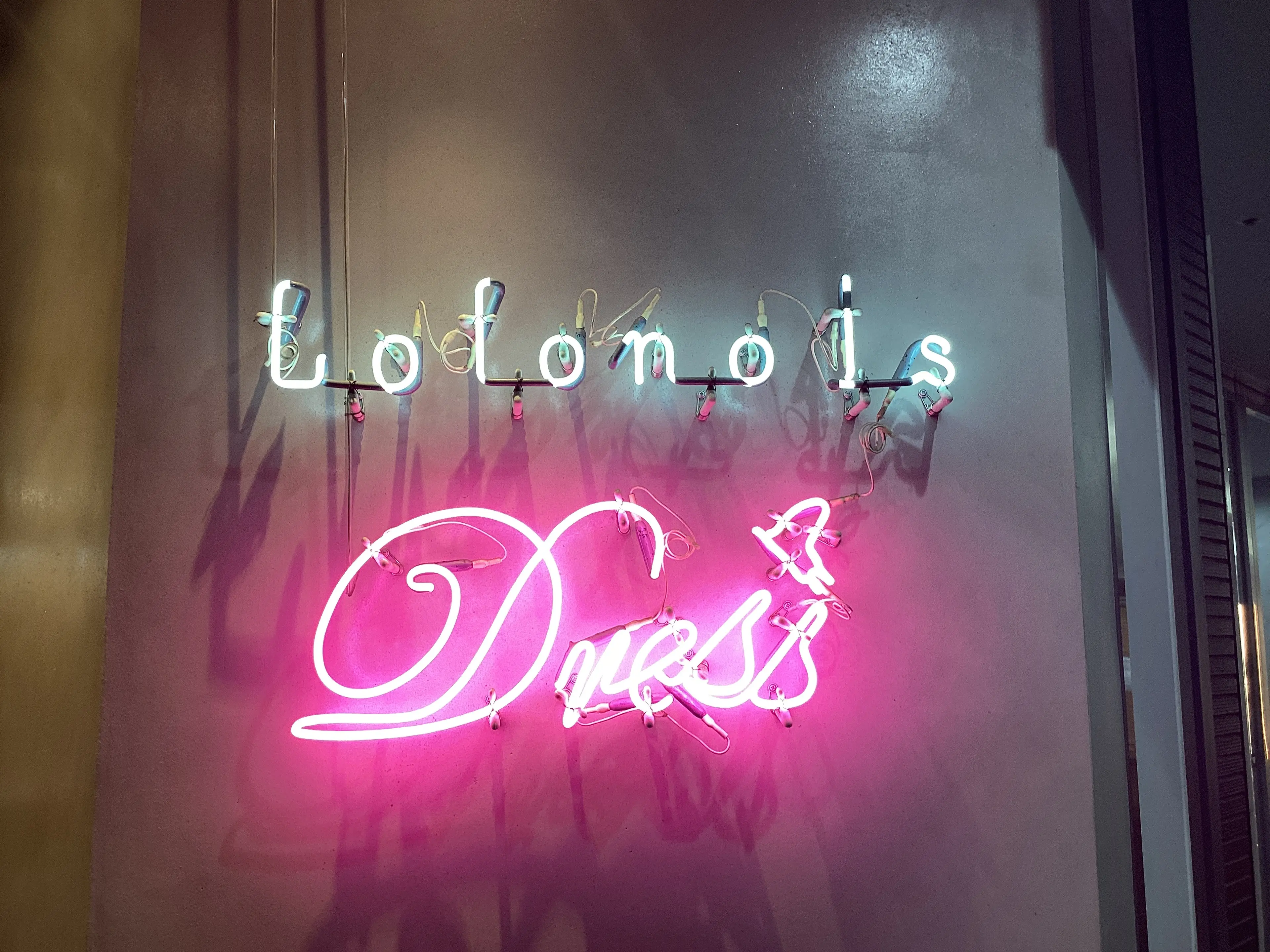 Dress 梅田店の内観・外観1