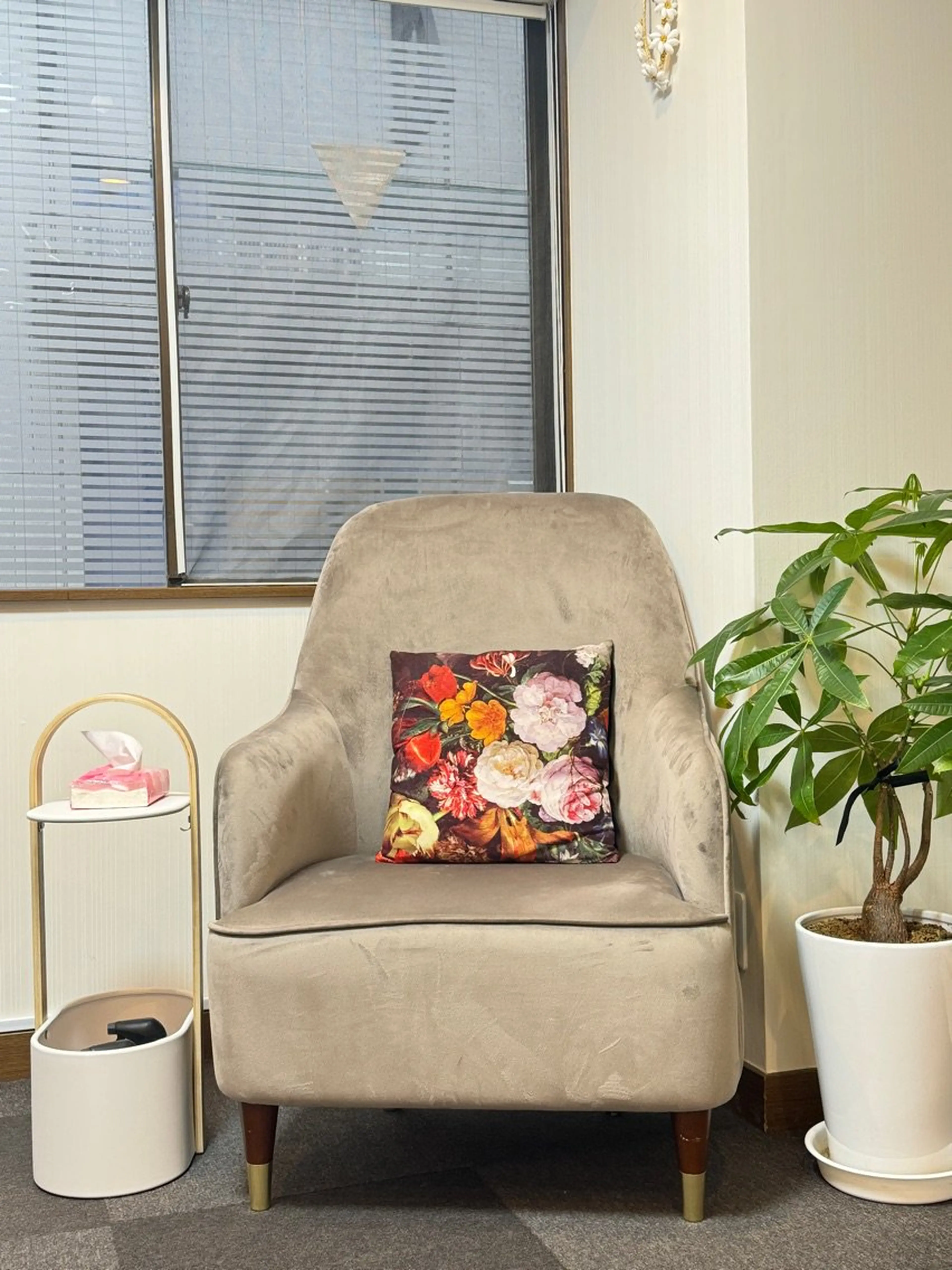 ドクシュウサロンの内観・外観2