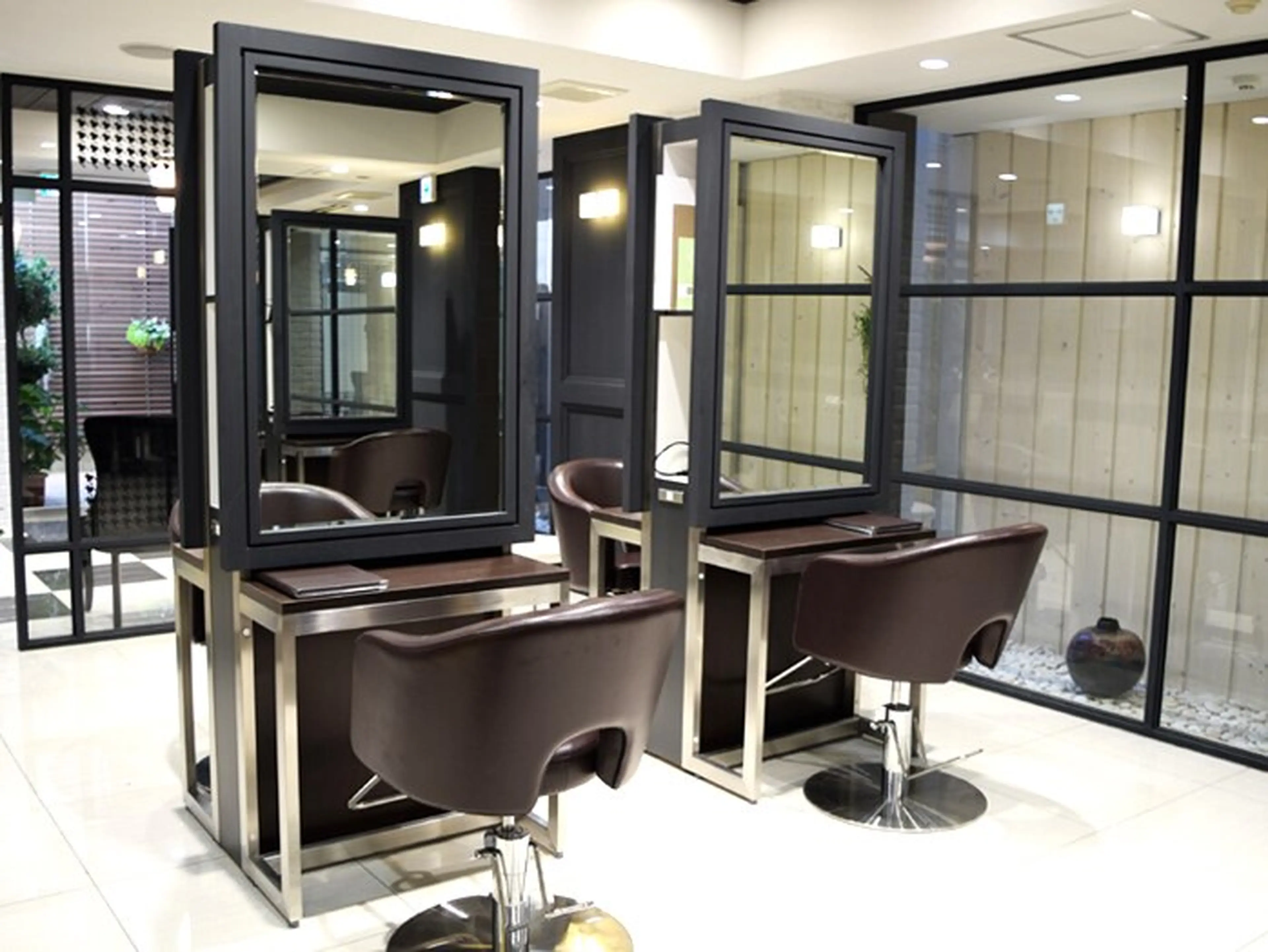 Hair & Nail Eve新浦安店の内観・外観2