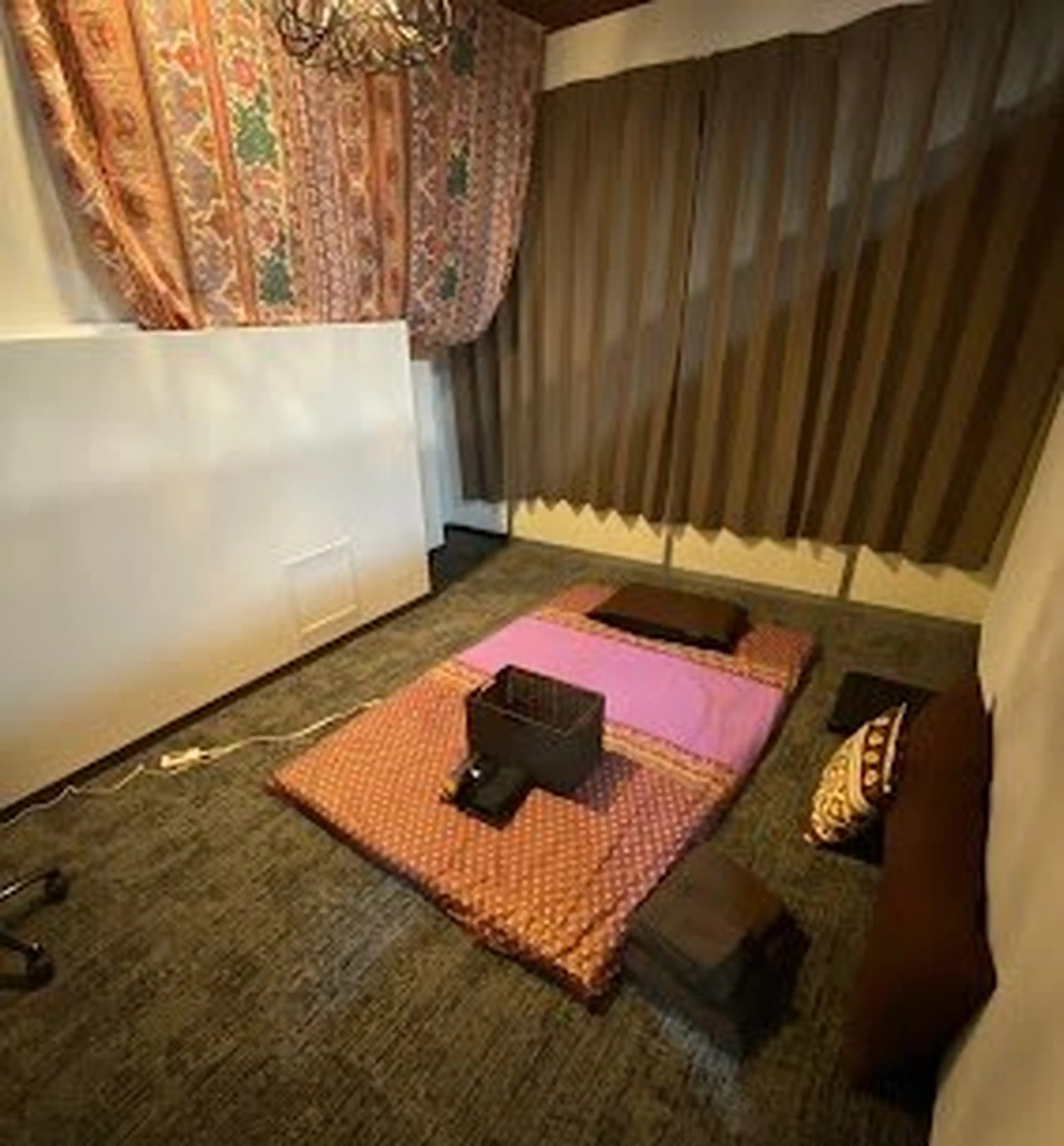 ラダシア岸根公園店の内観・外観1