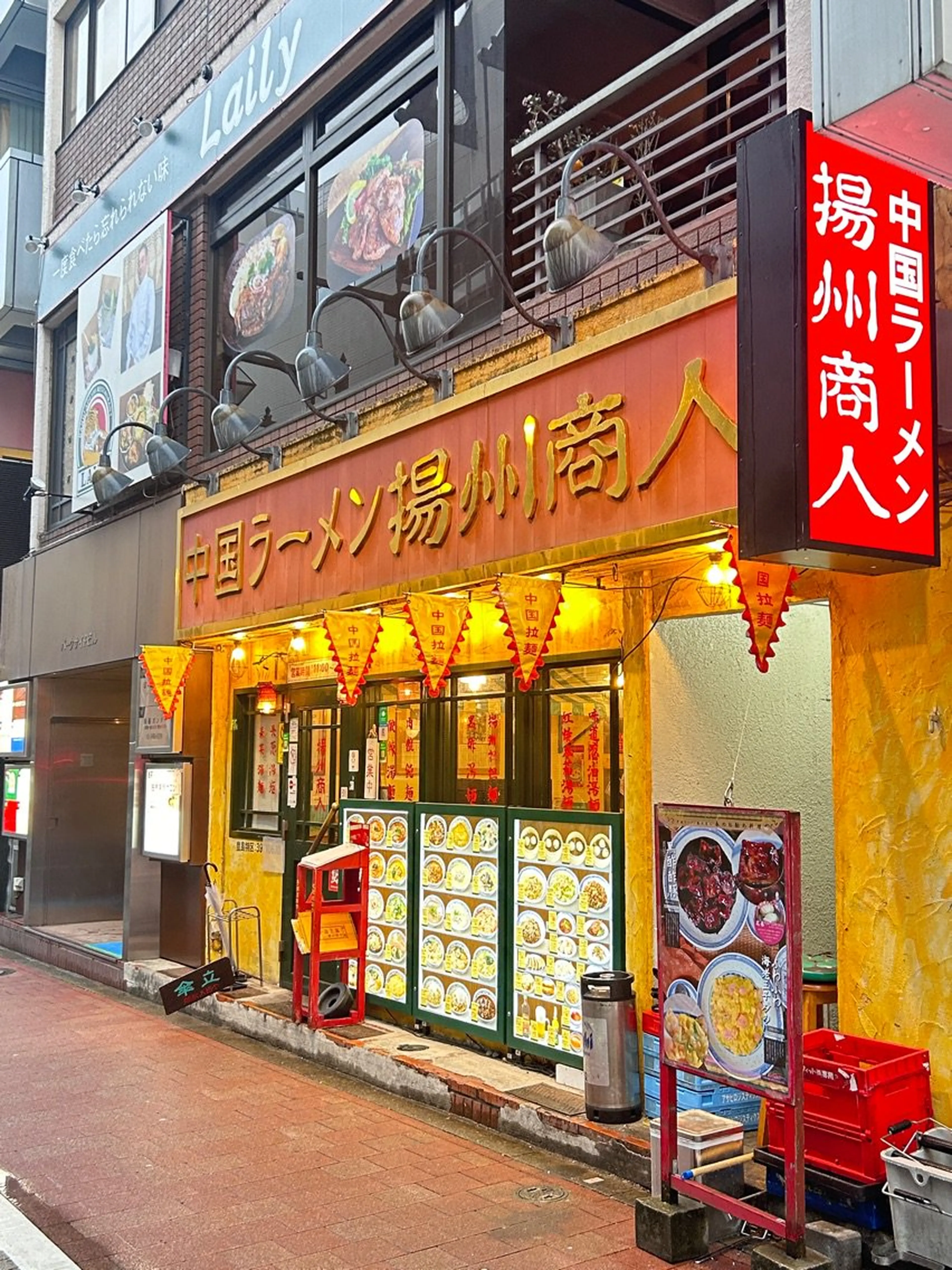 ドクシュウサロンの内観・外観3