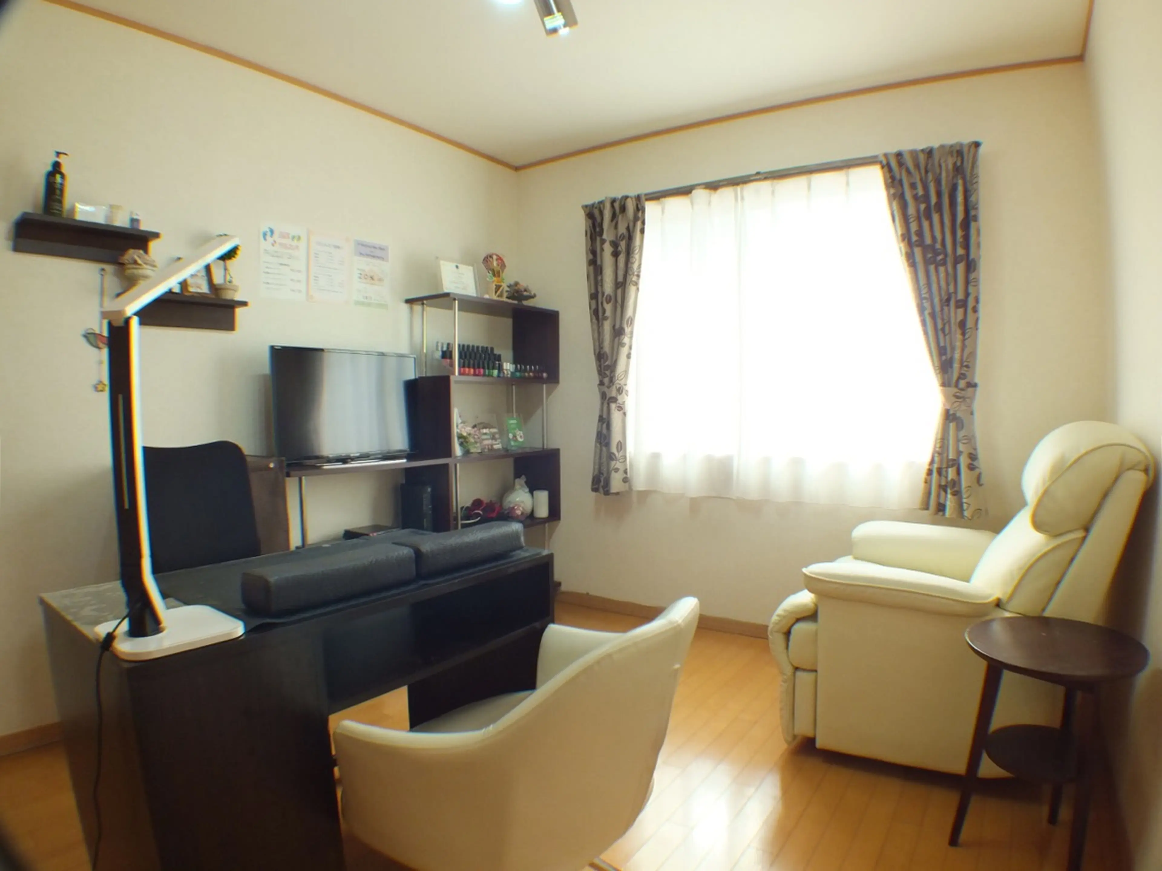 Belta  Nailの内観・外観2