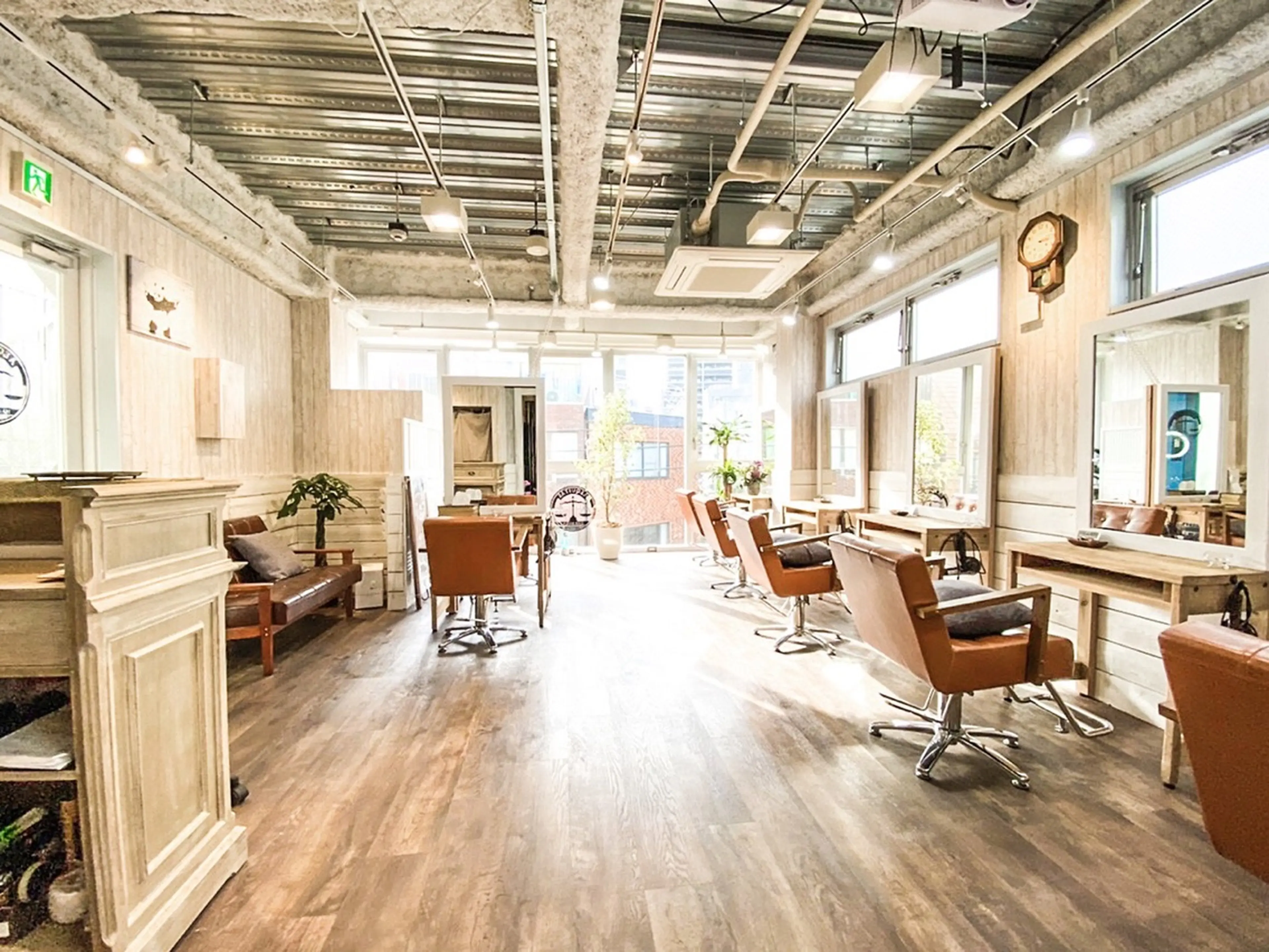 アクトゥスの内観・外観1