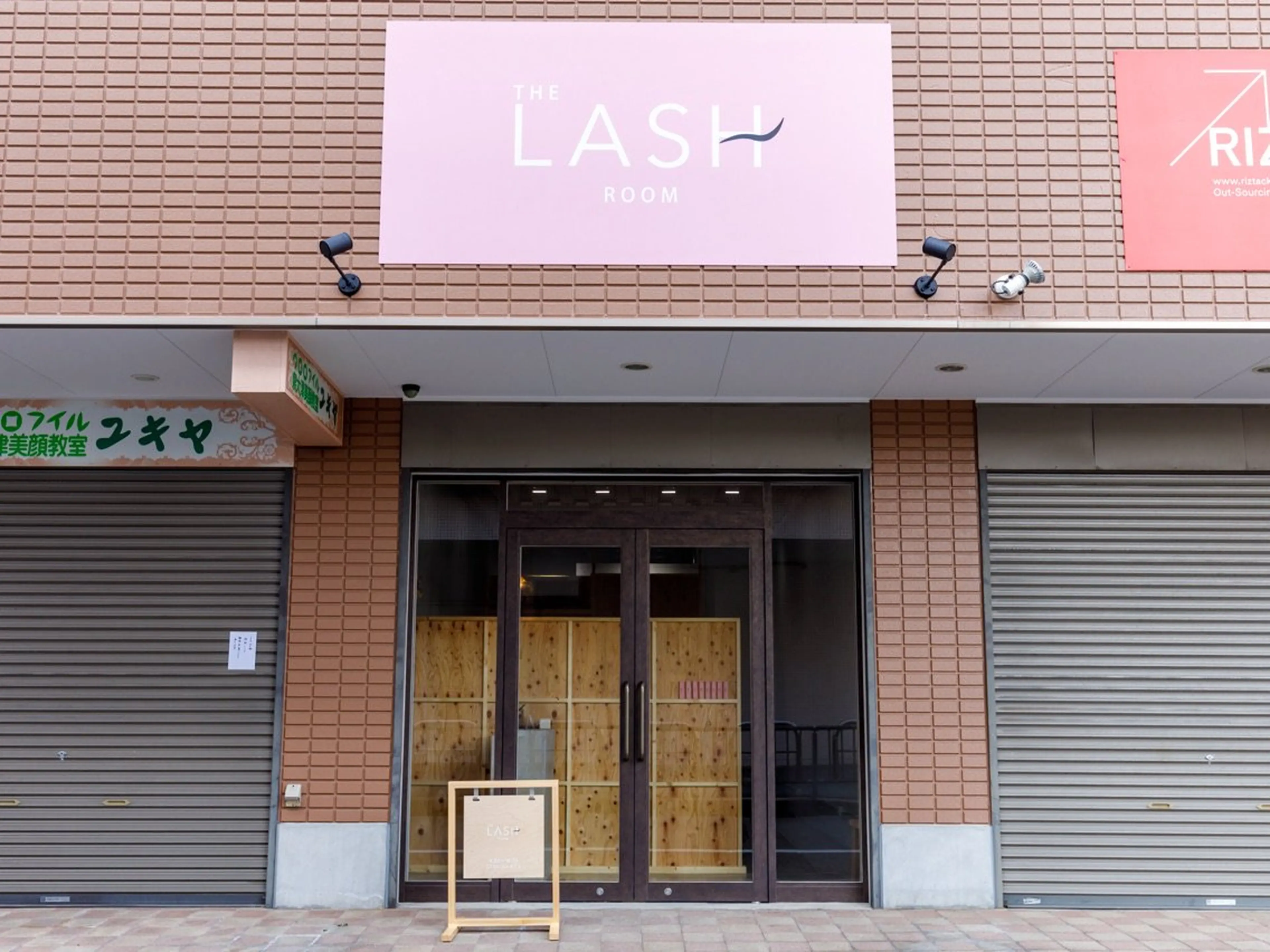 THE LASH ROOM泉大津店の内観・外観1