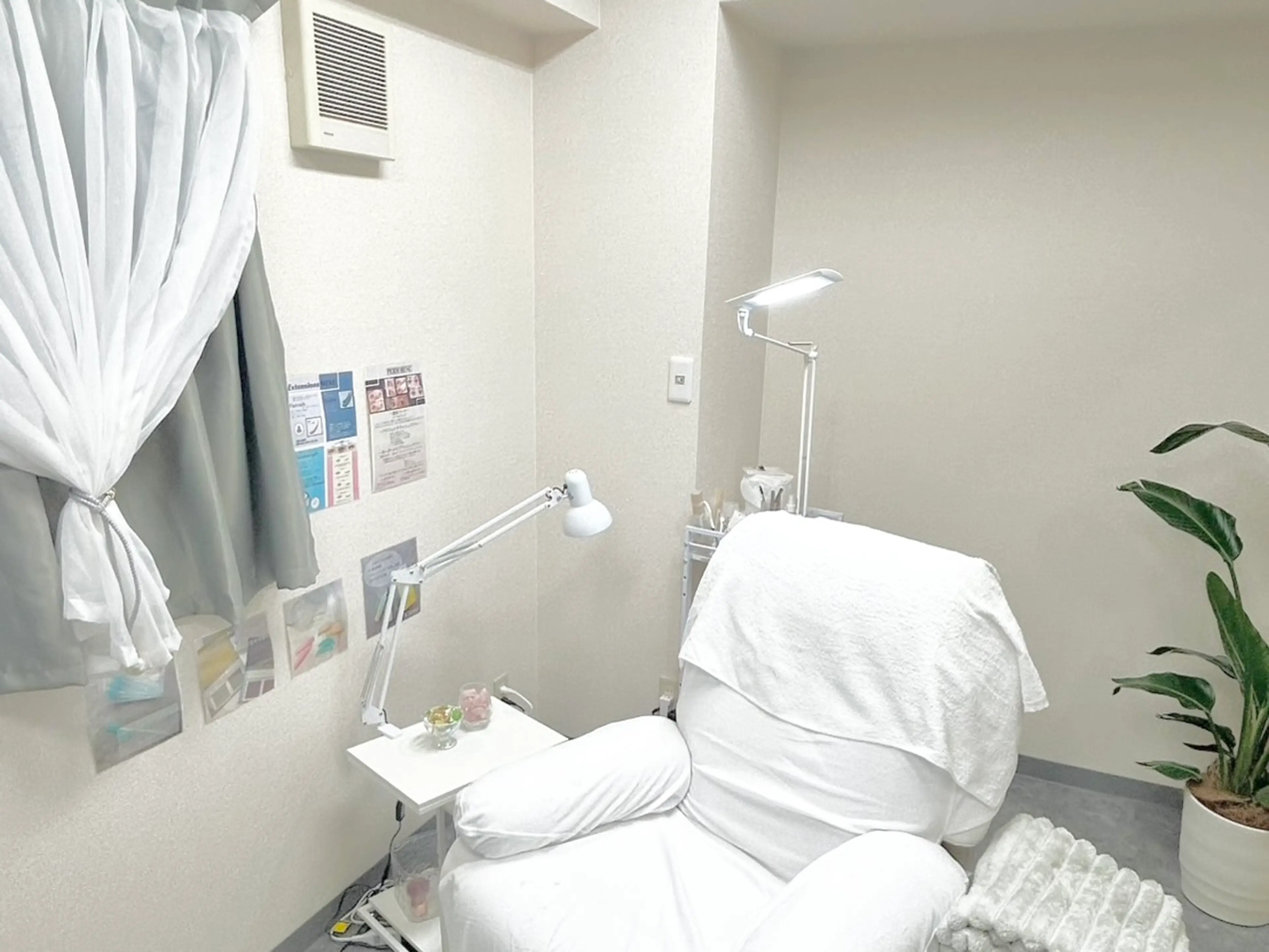 nail&eyelash salon  NANAの内観・外観2