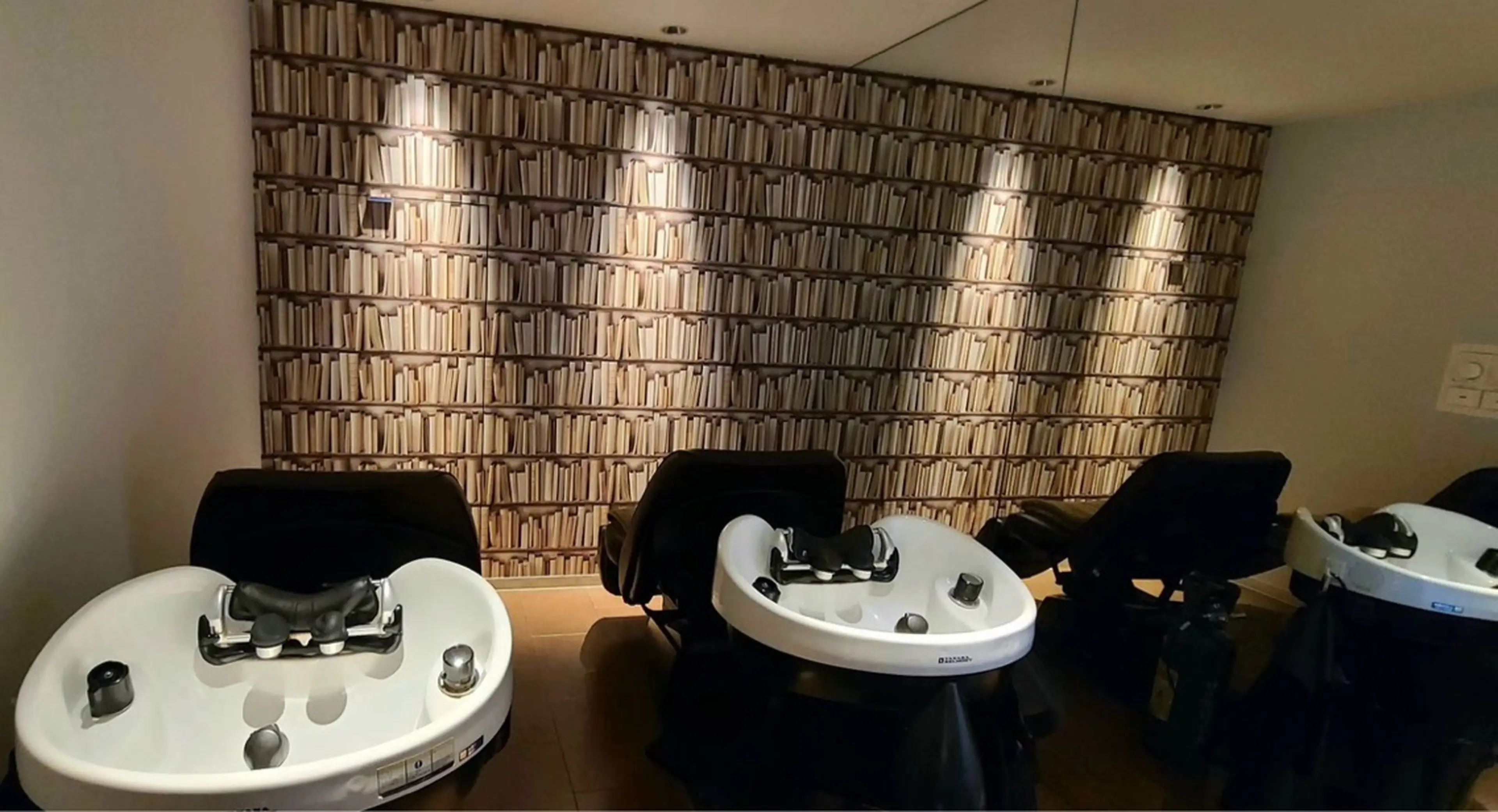 ANEW蕨店の内観・外観2