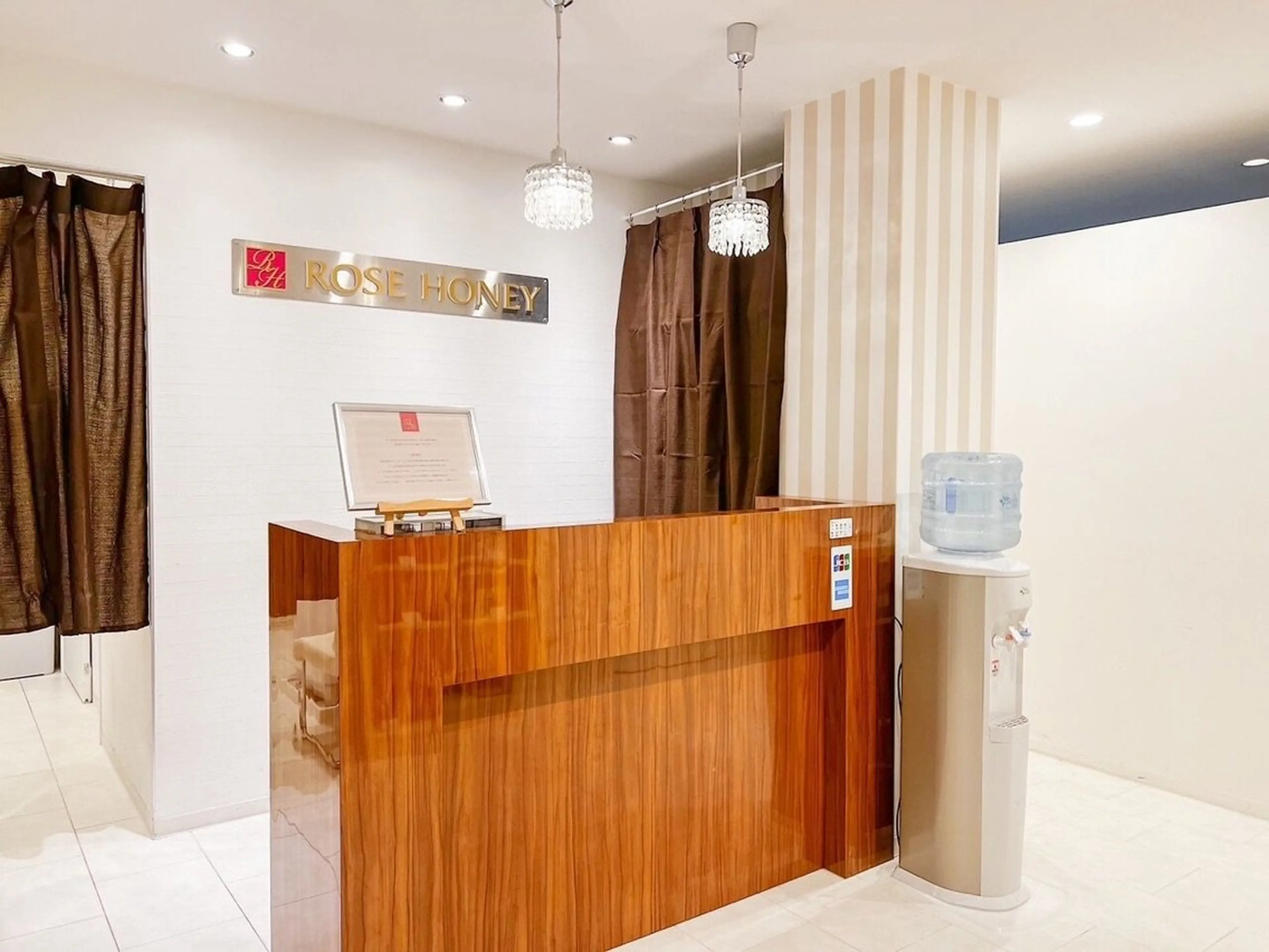 ローズハニー小田原店の内観・外観1
