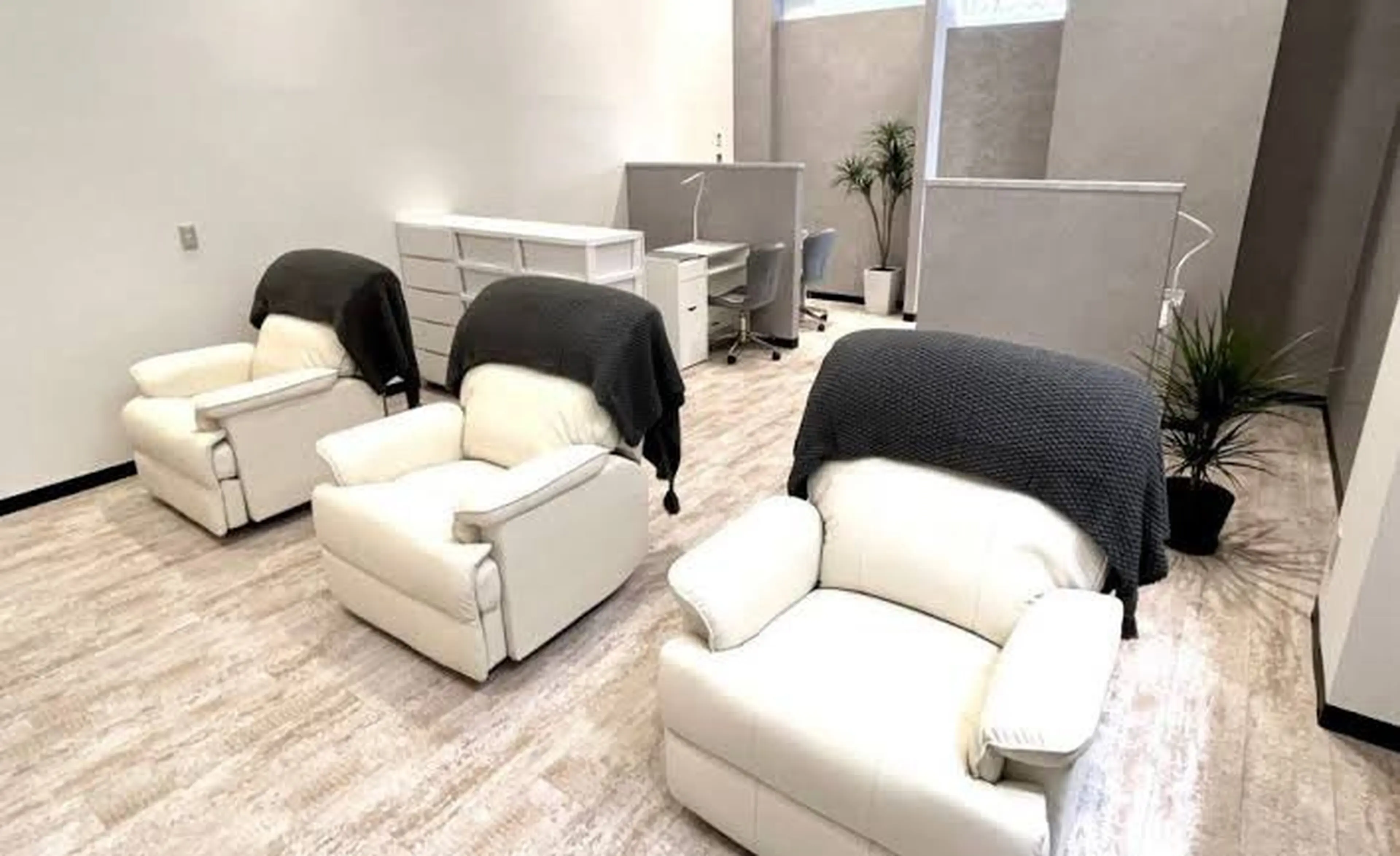 TRUNAIL&EYEアリオ橋本店の内観・外観1