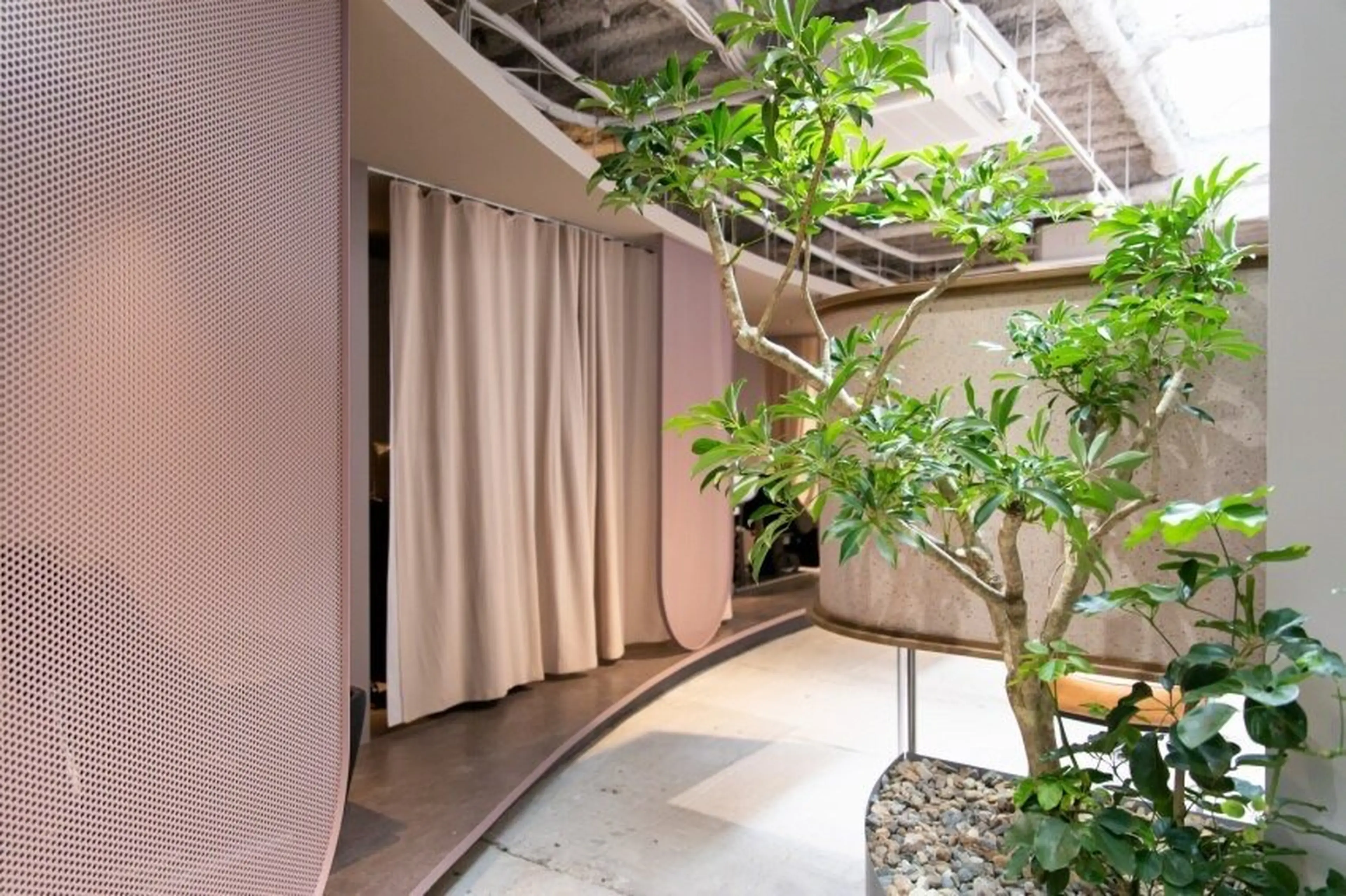 MAQUMの内観・外観1