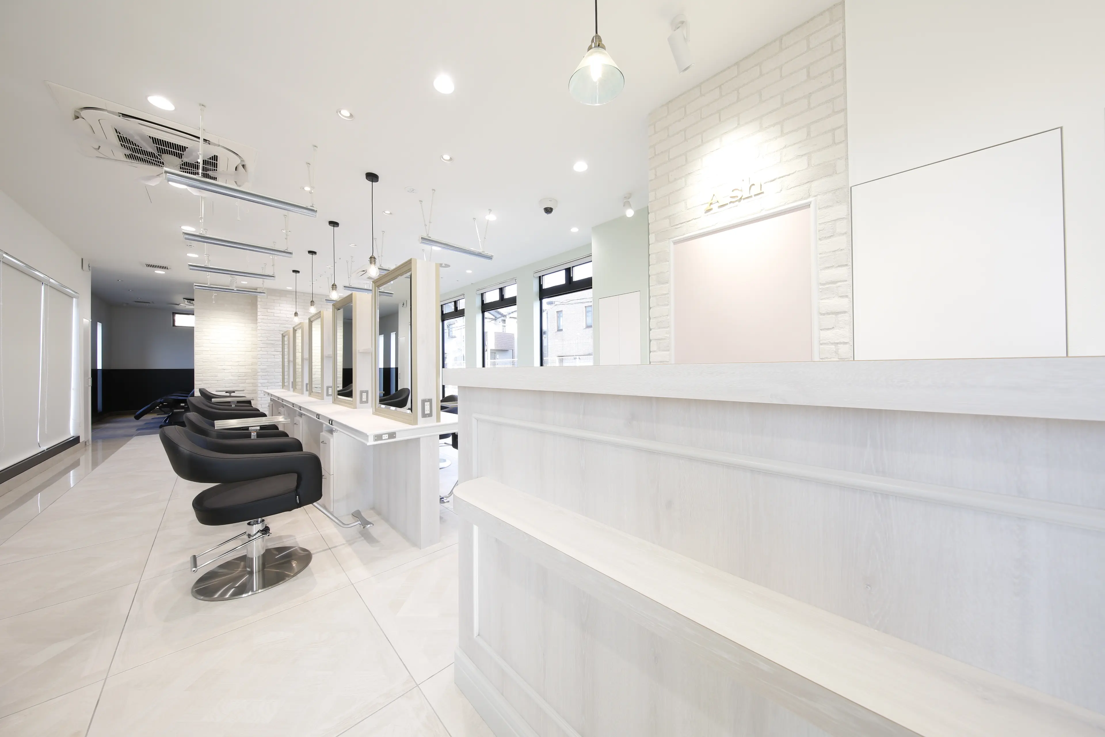 Ash 上尾春日店の内観・外観1