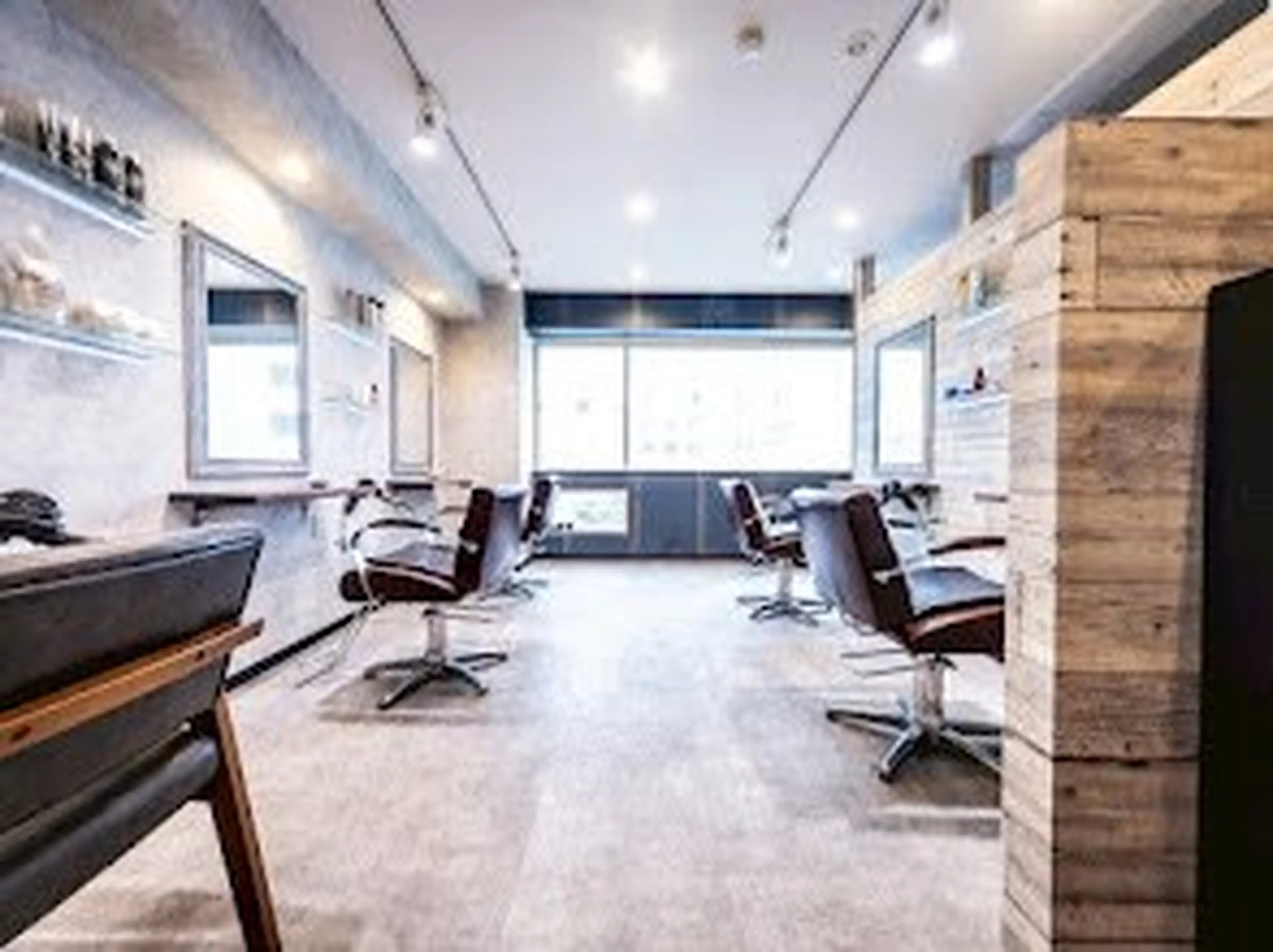 髪質改善トリートメント&ケアカラー MRN.新宿西口の内観・外観3