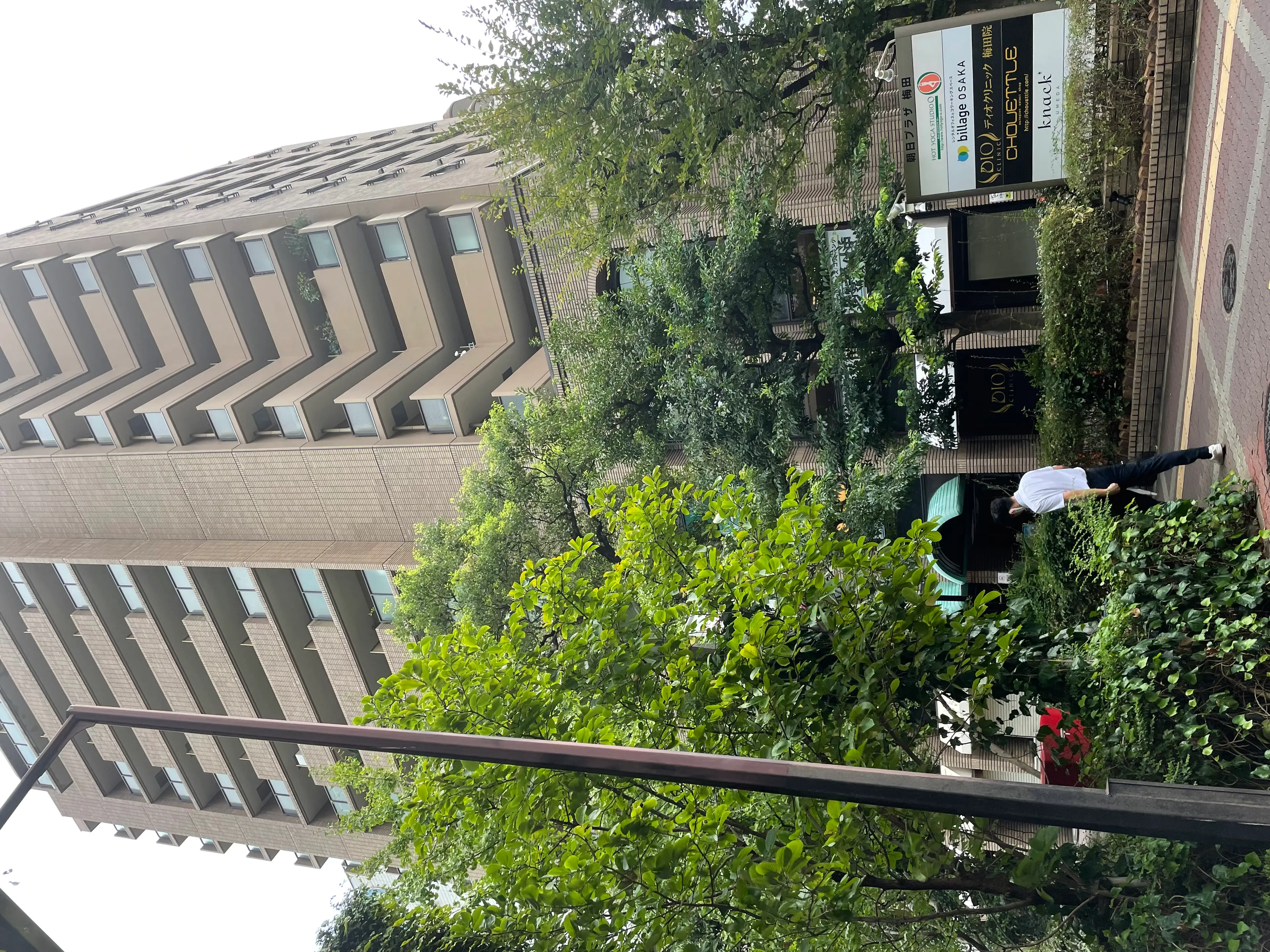 アイブロウサロンWHITE EYE茶屋町店の内観・外観1