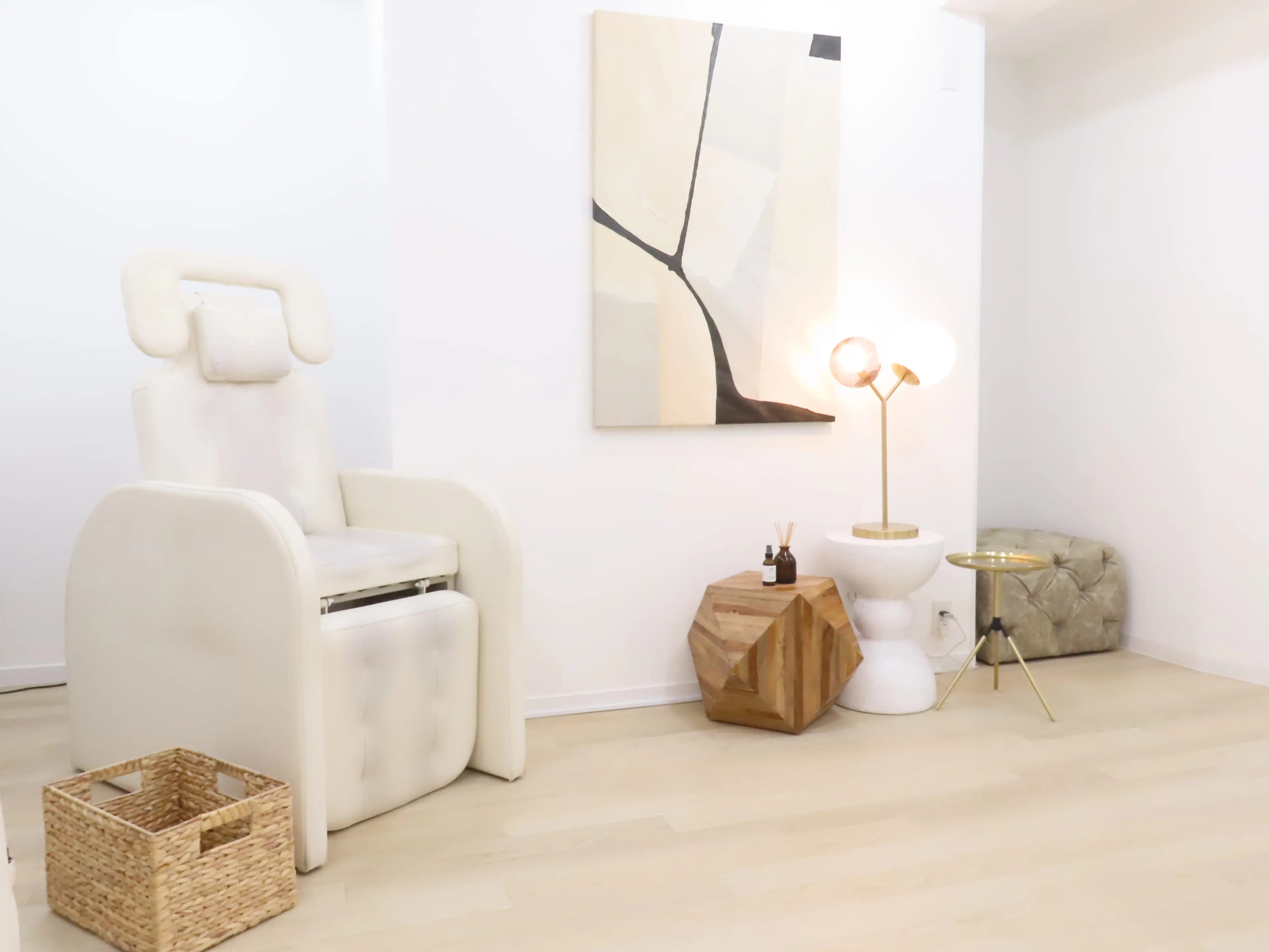 BLUE EYES TOKYO【アイブロウ/眉毛/まつげパーマ/マツエク専門店】の内観・外観3