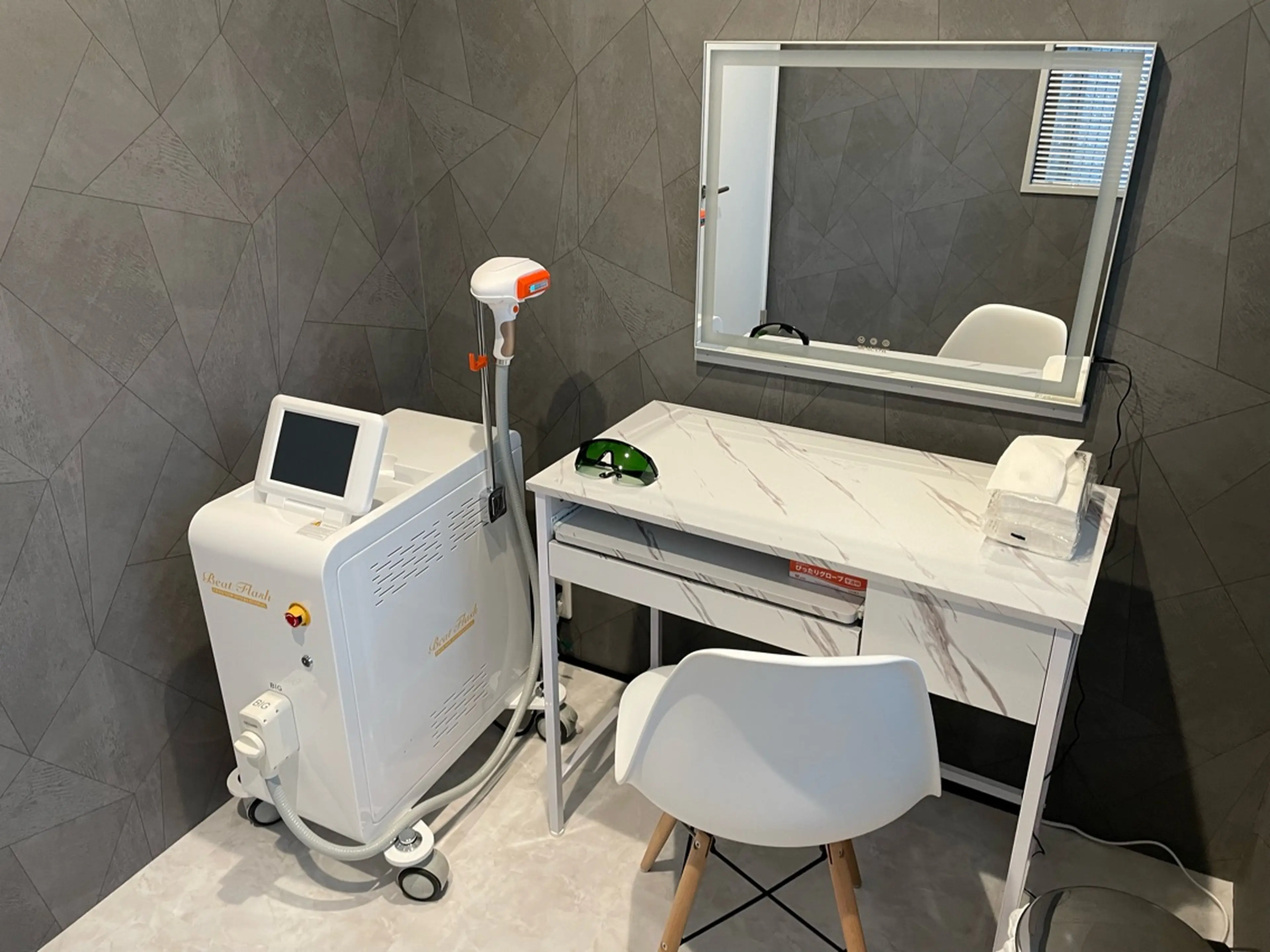 顔専門脱毛サロン　サムフェイスの内観・外観1