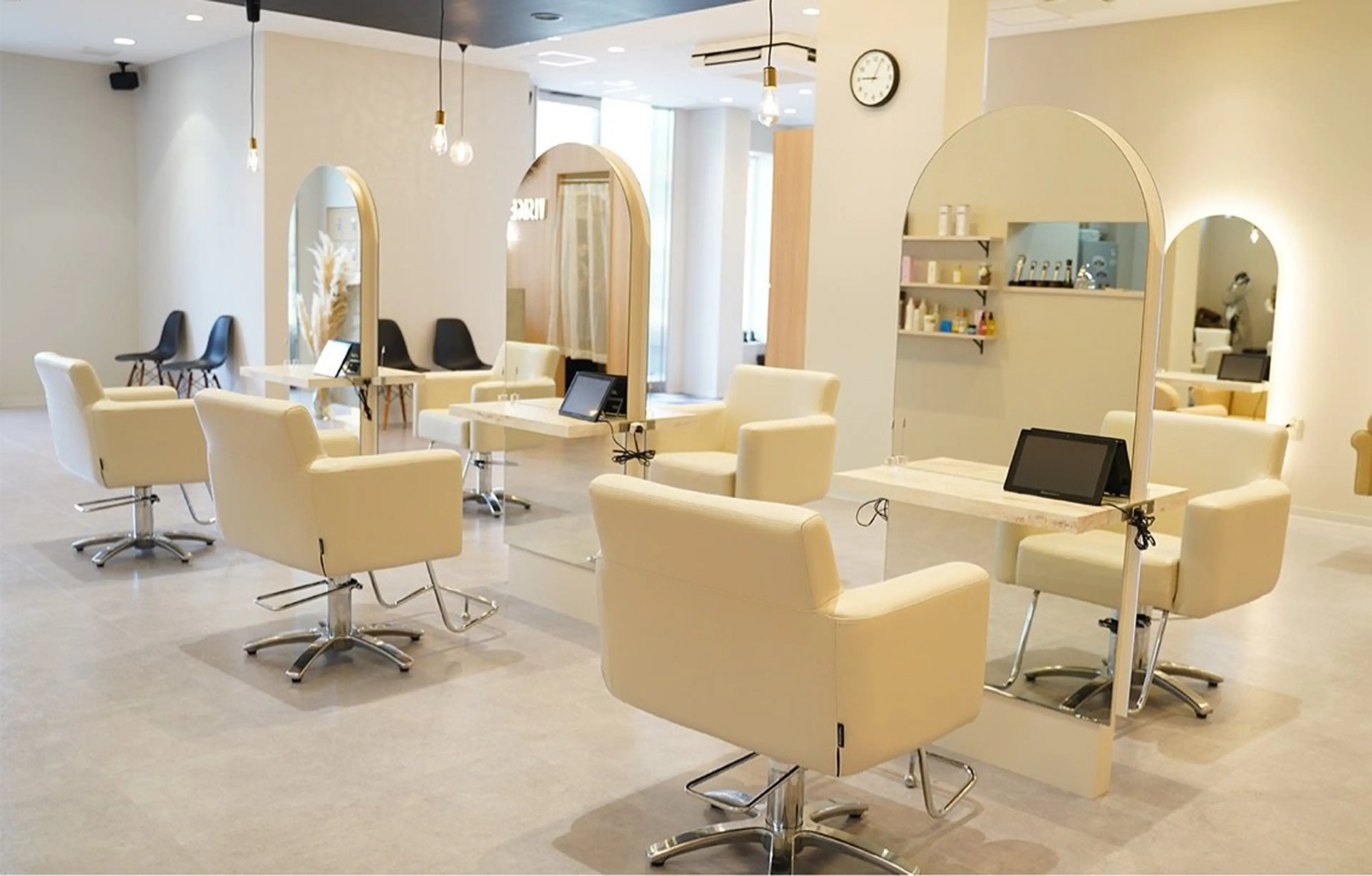 ヴィサージュ　タイム（VISAGE thyme)の内観・外観1